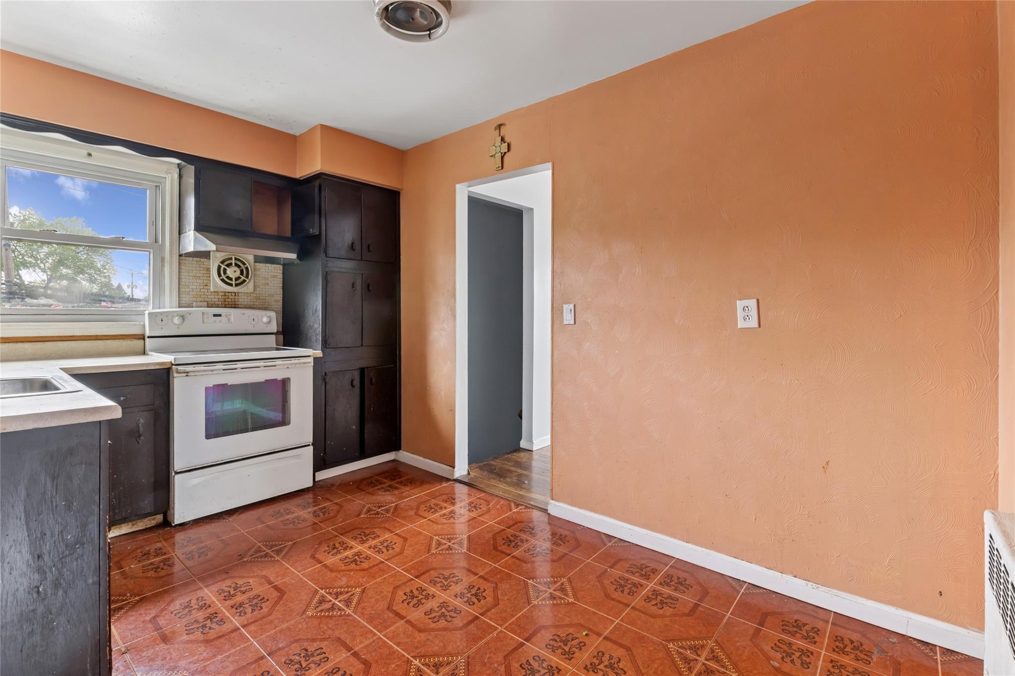 Single Family Denton  Nassau County, NY 11563, MLS-862150-25