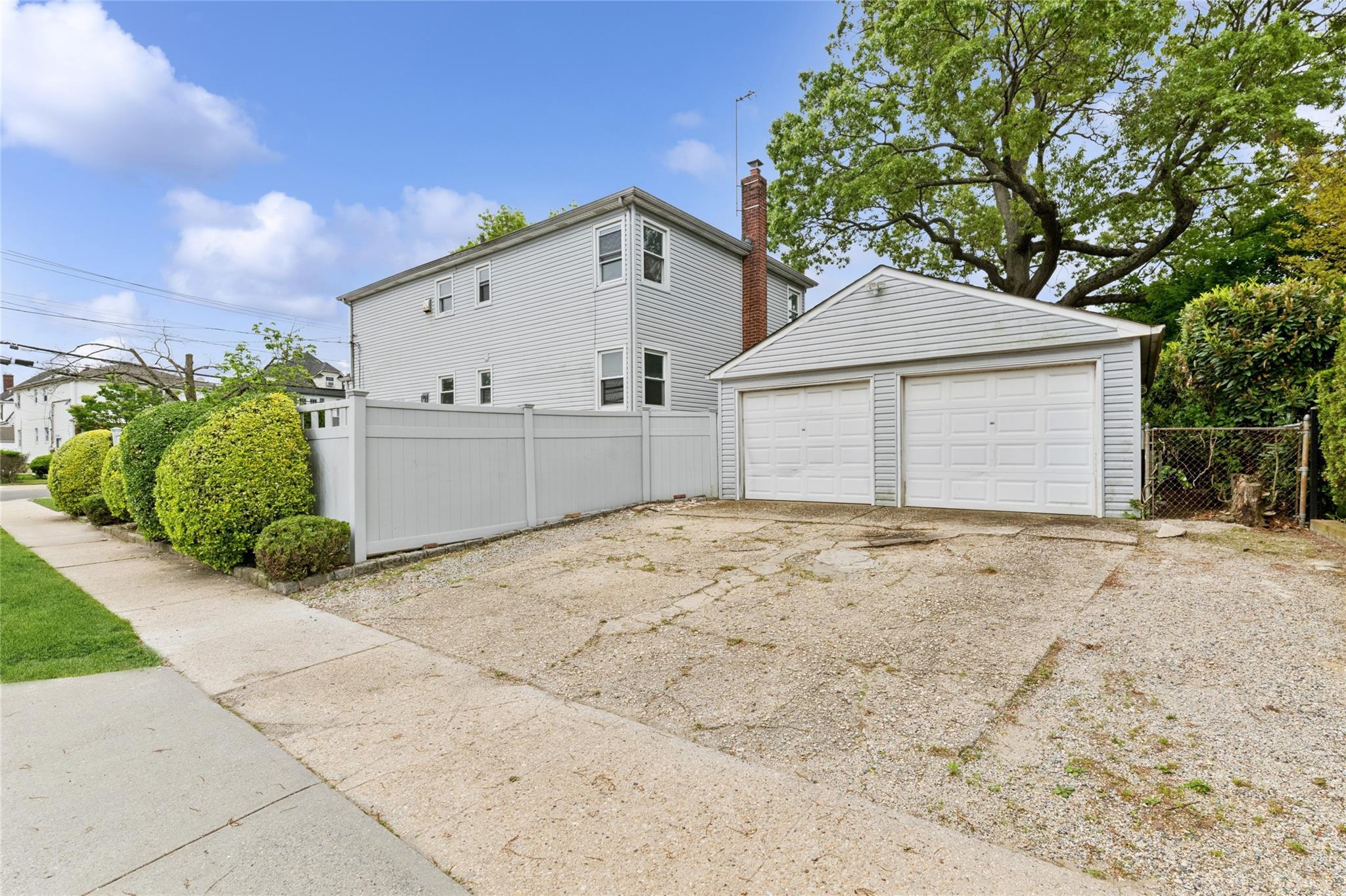 Single Family Denton  Nassau County, NY 11563, MLS-862150-3