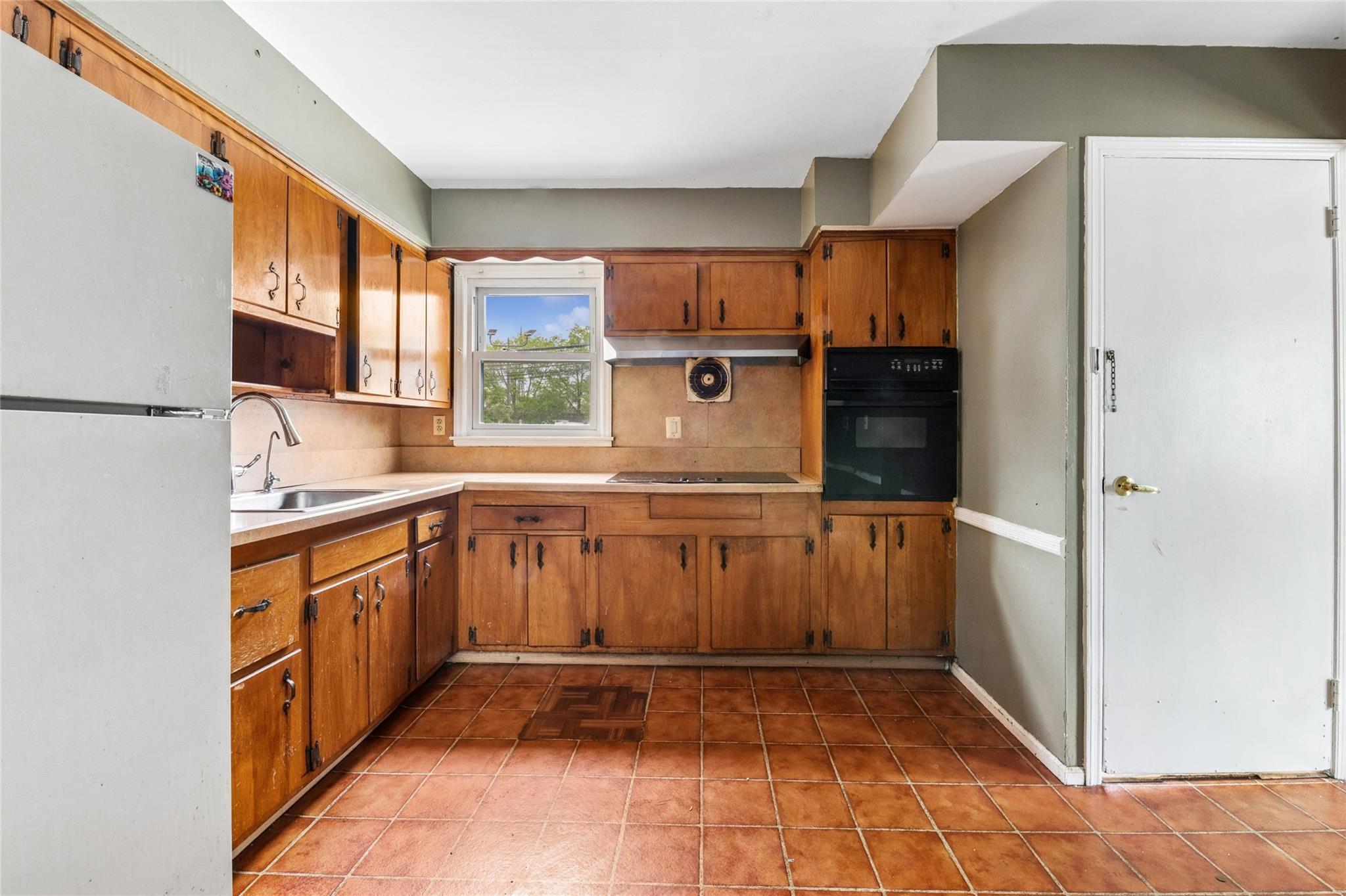 Single Family Denton  Nassau County, NY 11563, MLS-862150-8