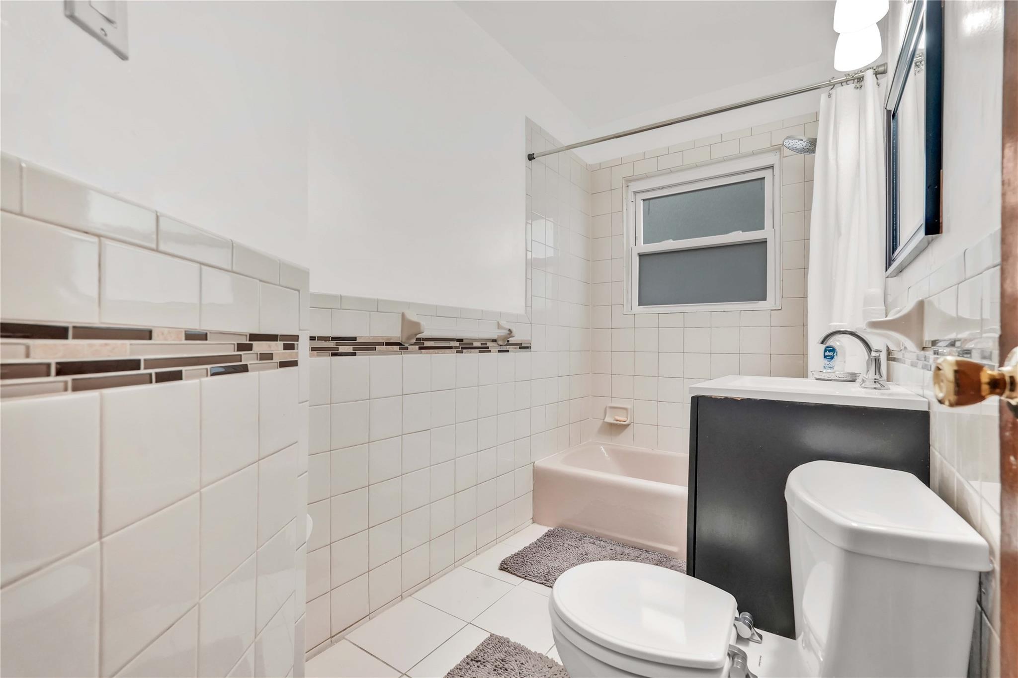 Single Family 213th  Bronx, NY 10469, MLS-862153-11