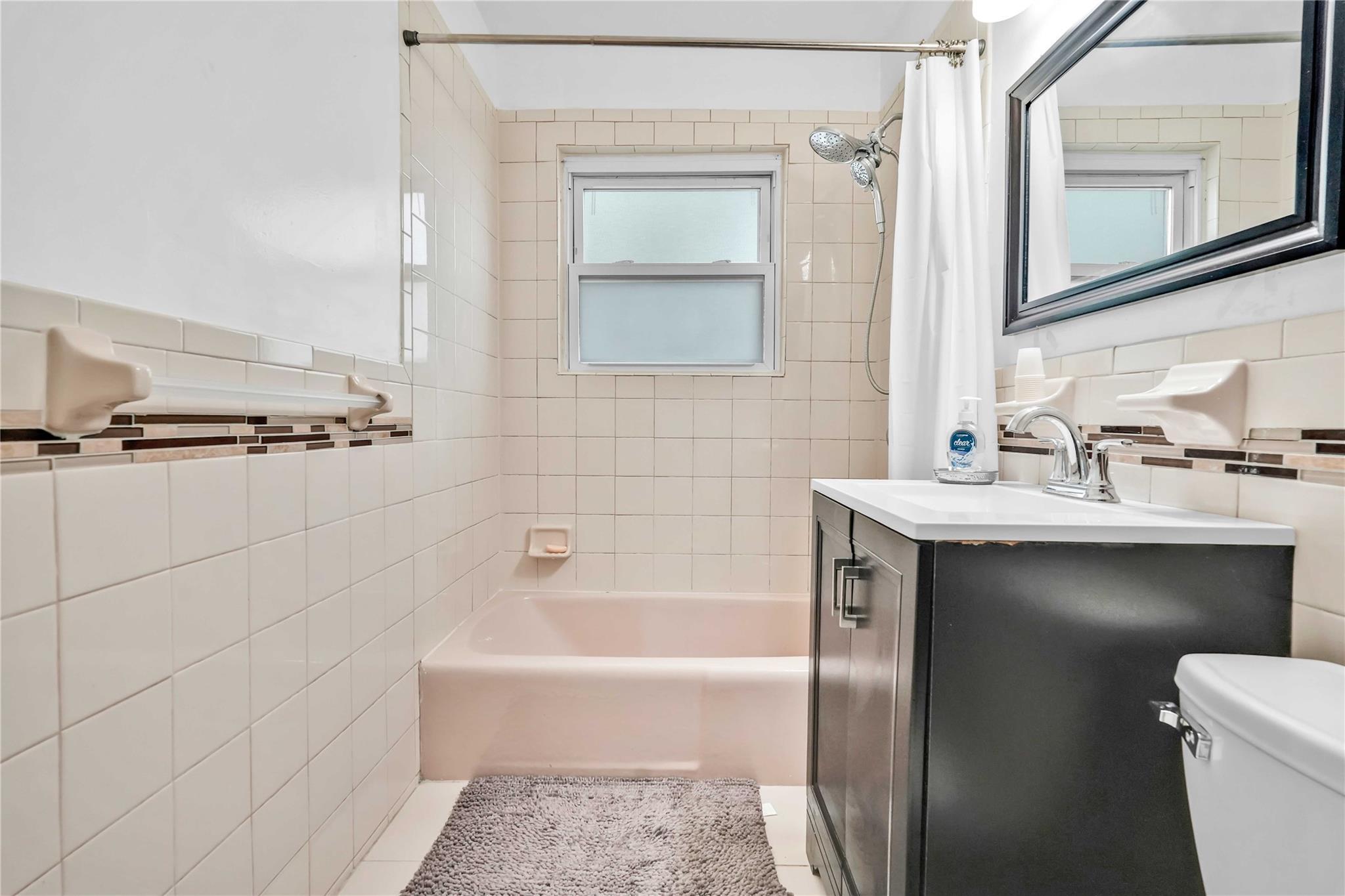Single Family 213th  Bronx, NY 10469, MLS-862153-12