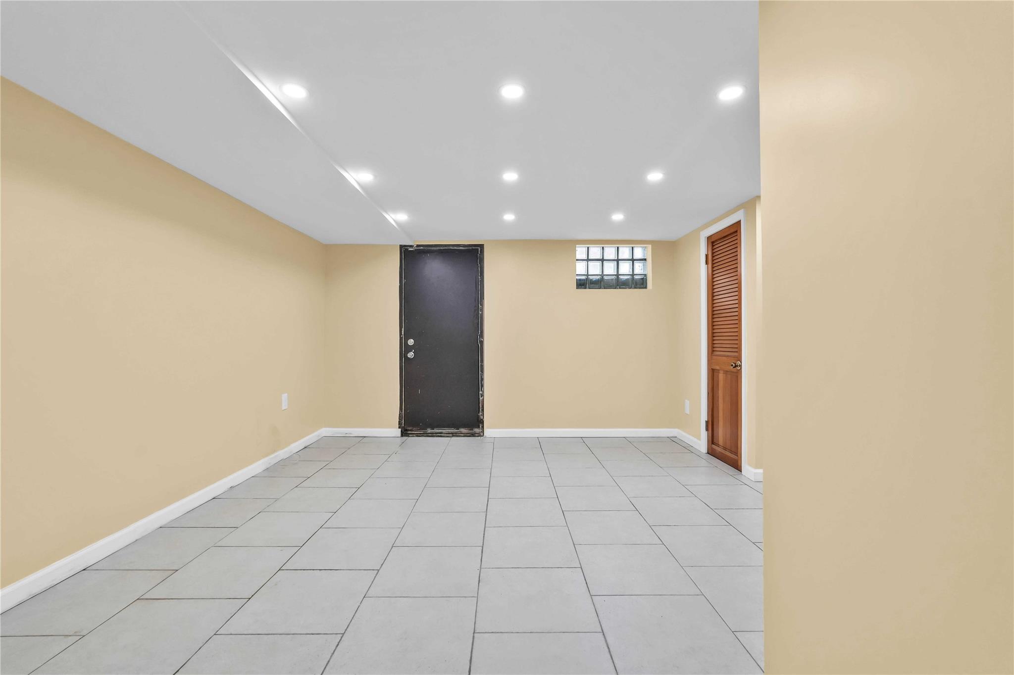 Single Family 213th  Bronx, NY 10469, MLS-862153-13