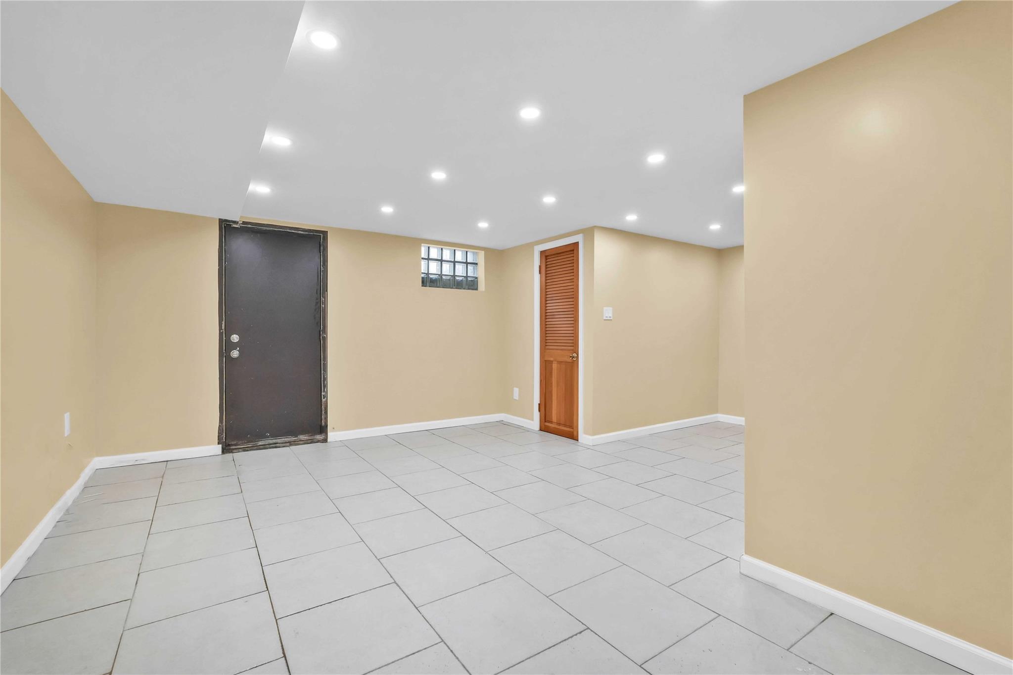 Single Family 213th  Bronx, NY 10469, MLS-862153-15
