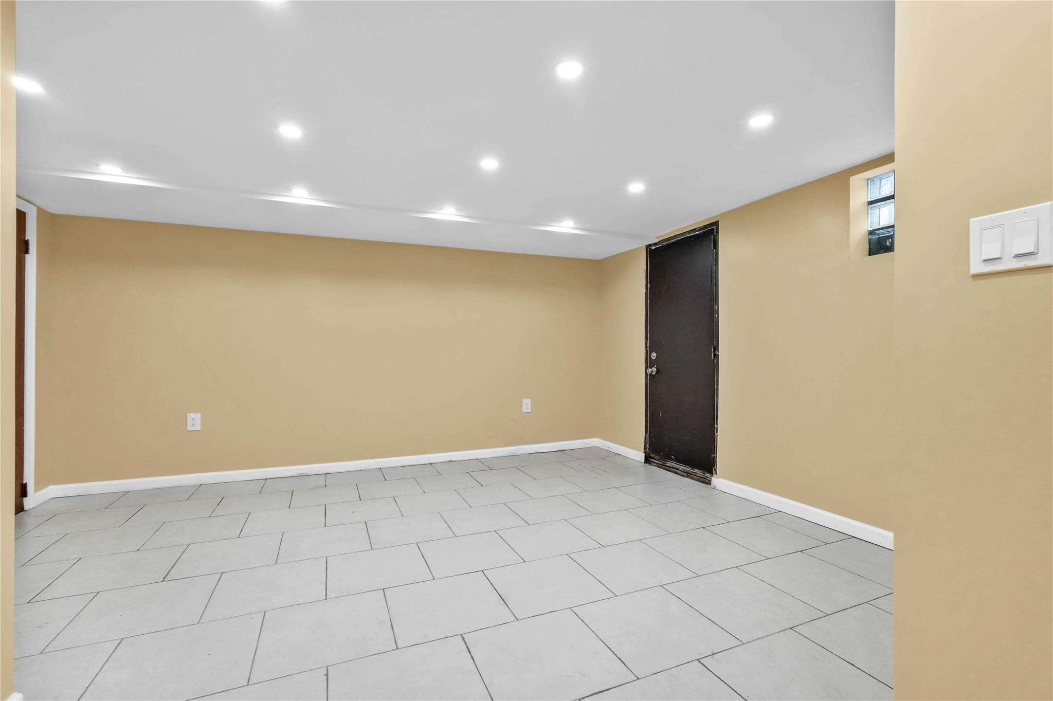 Single Family 213th  Bronx, NY 10469, MLS-862153-17