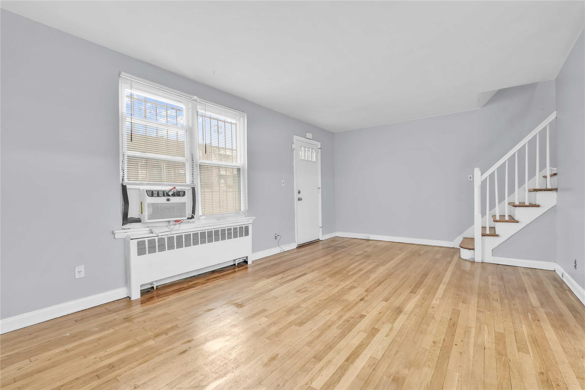 Single Family 213th  Bronx, NY 10469, MLS-862153-3