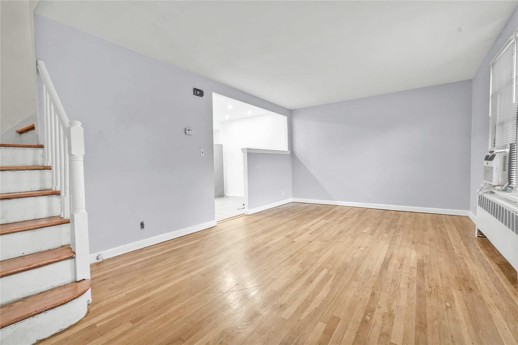 Single Family 213th  Bronx, NY 10469, MLS-862153-4
