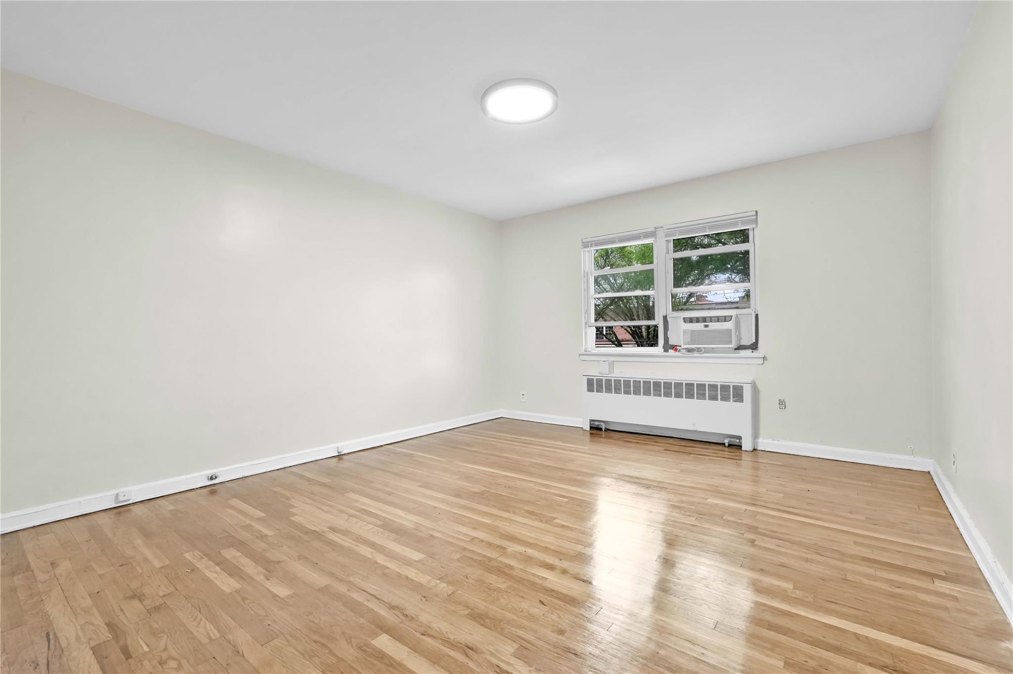 Single Family 213th  Bronx, NY 10469, MLS-862153-5