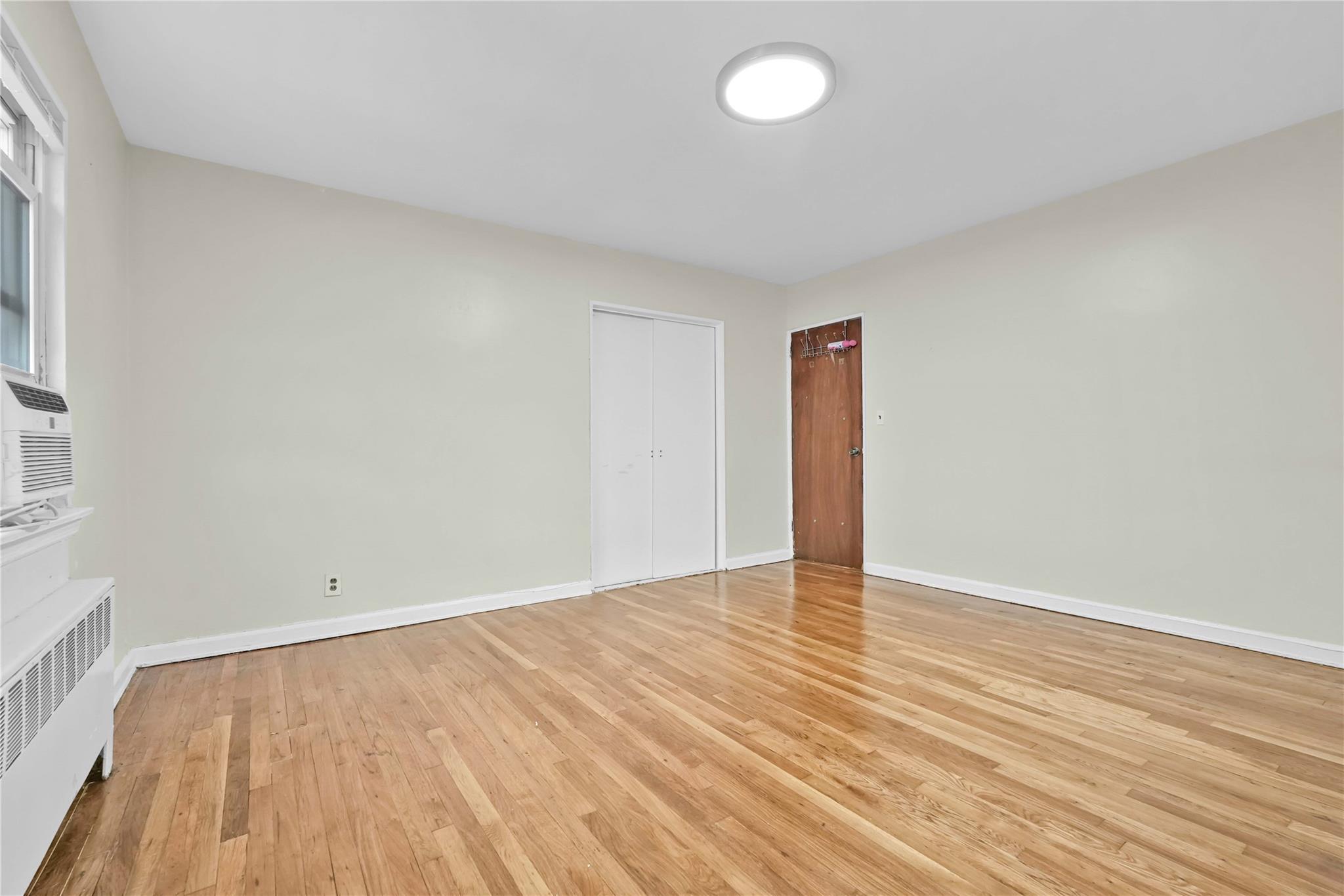 Single Family 213th  Bronx, NY 10469, MLS-862153-6