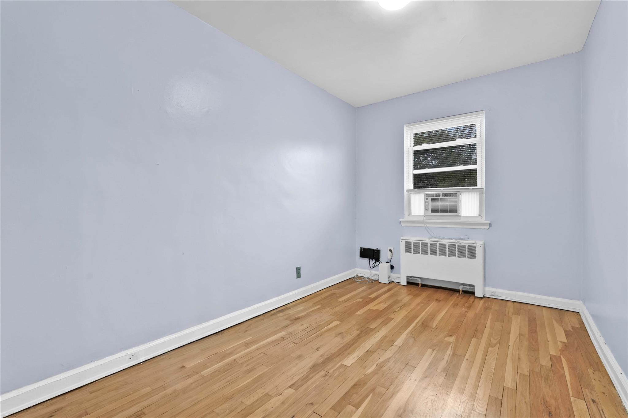 Single Family 213th  Bronx, NY 10469, MLS-862153-9