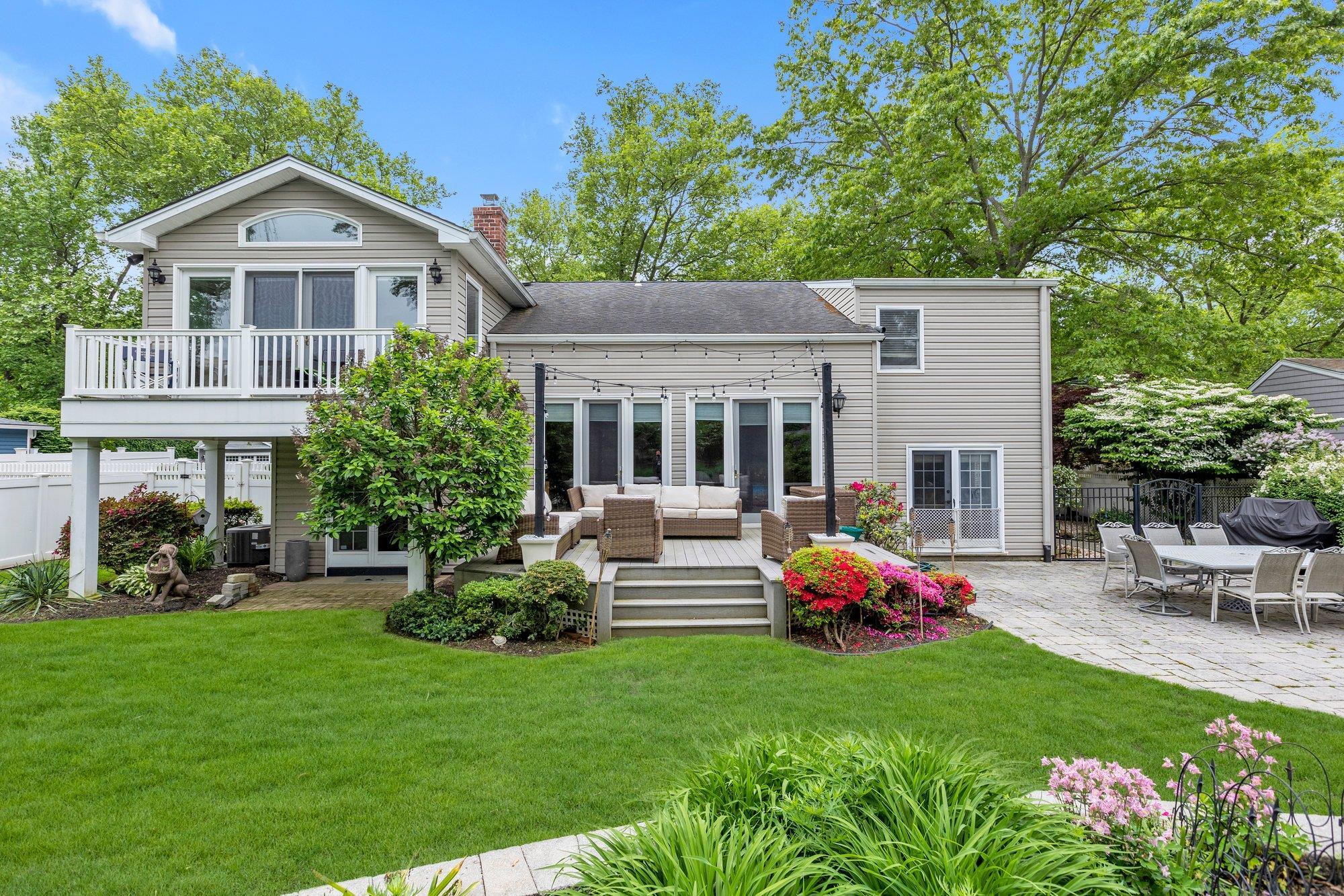 Single Family Teaneck  Suffolk County, NY 11731, MLS-862192-18
