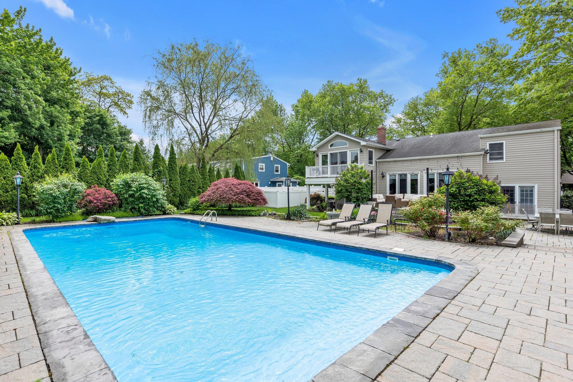 Single Family Teaneck  Suffolk County, NY 11731, MLS-862192-19