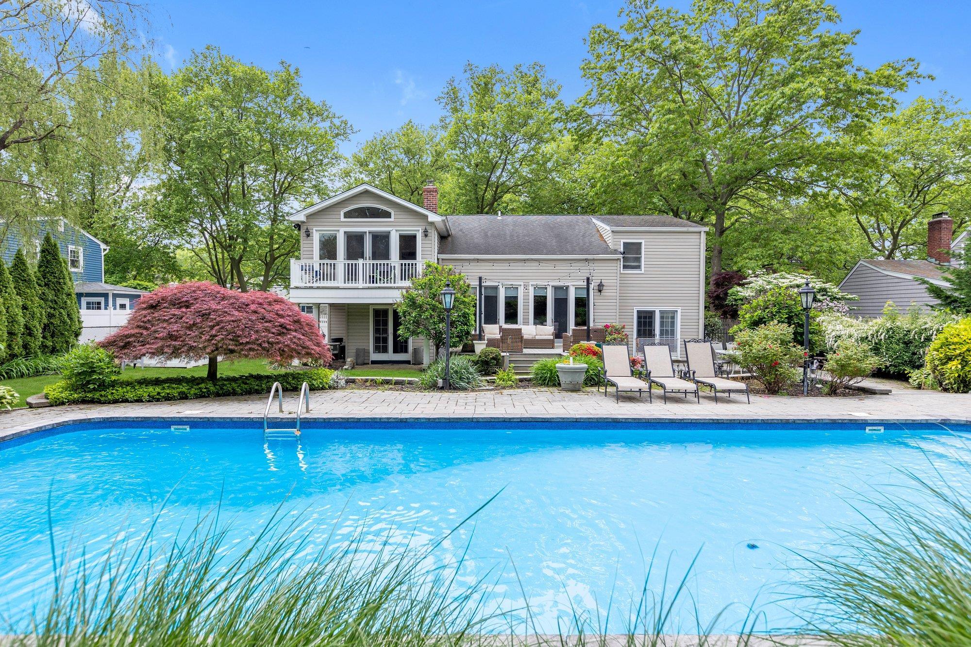 Single Family Teaneck  Suffolk County, NY 11731, MLS-862192-21
