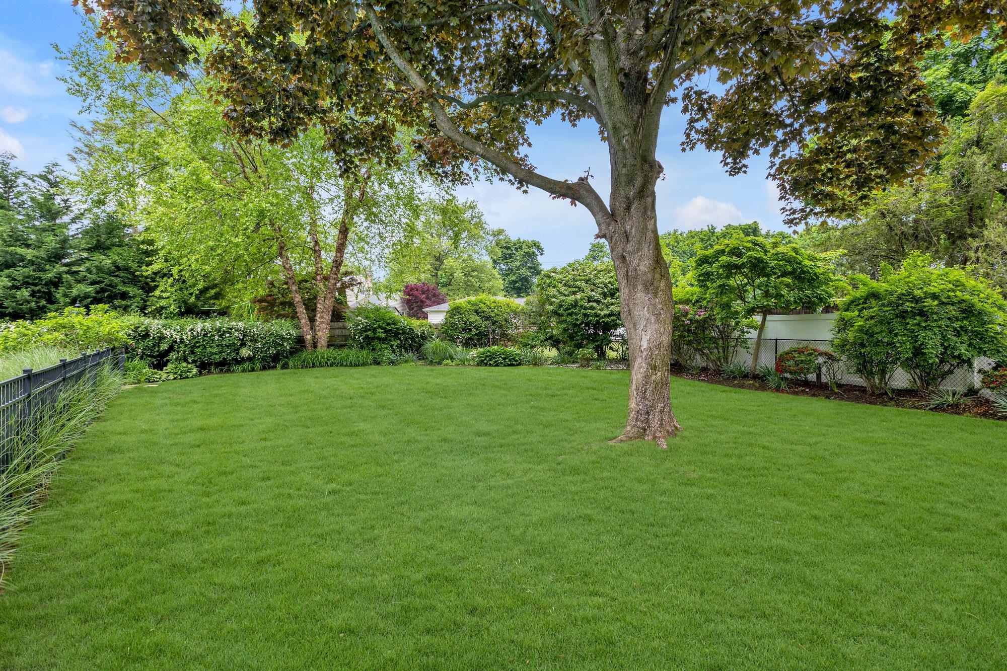 Single Family Teaneck  Suffolk County, NY 11731, MLS-862192-24