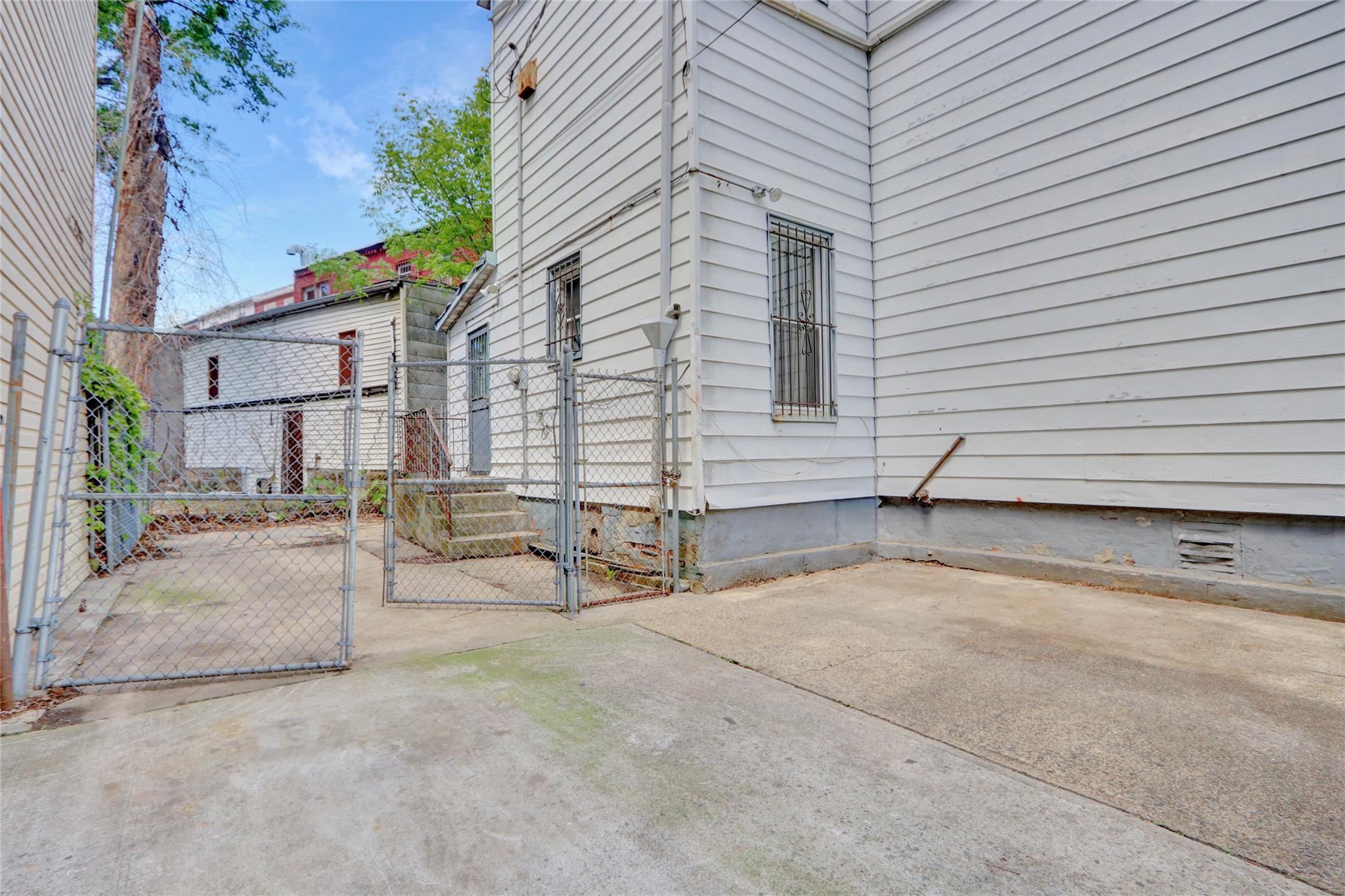 Single Family Van Siclen  Brooklyn, NY 11207, MLS-862200-14