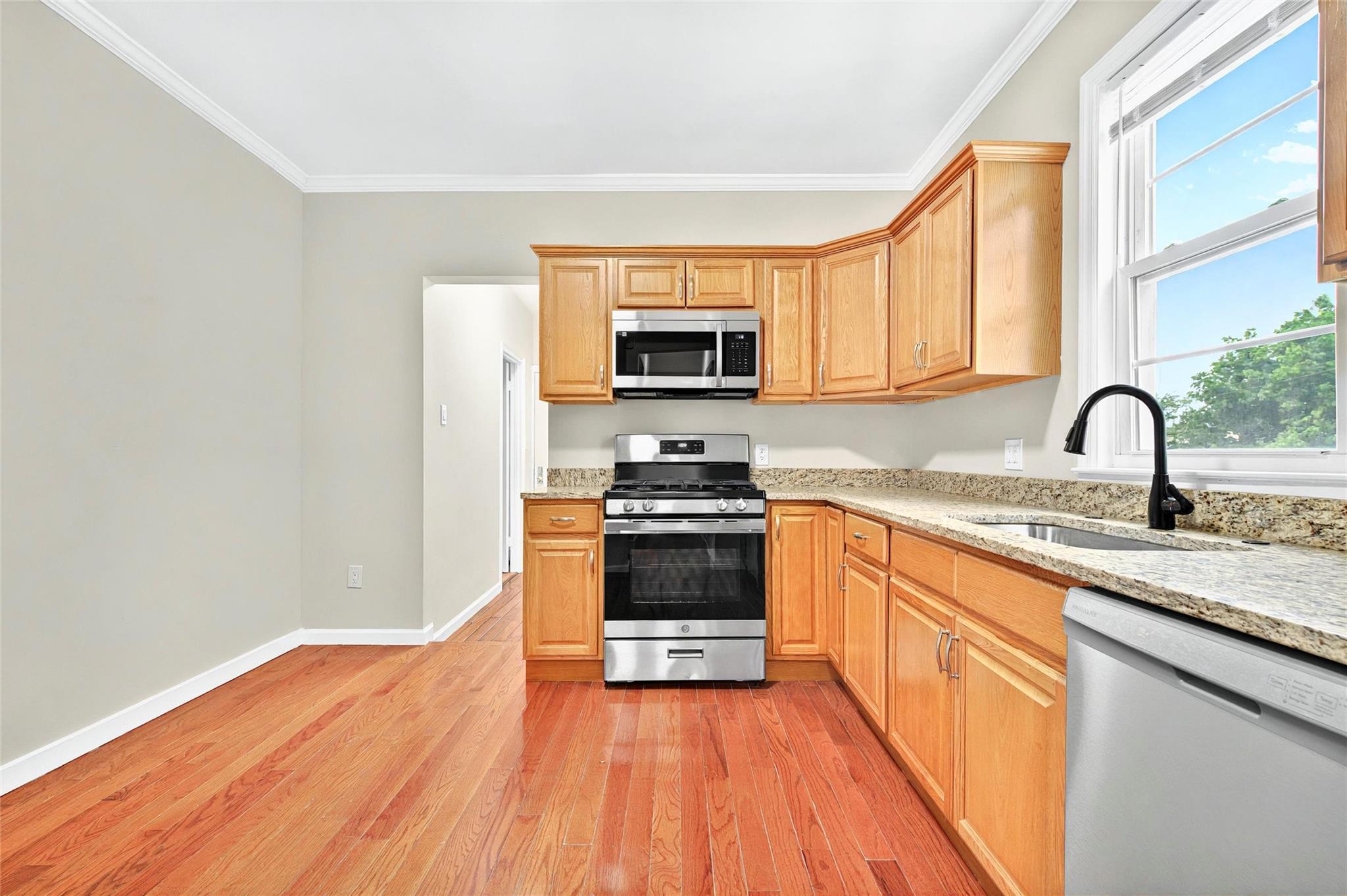 Single Family Terrace  Westchester County, NY 10550, MLS-862204-15