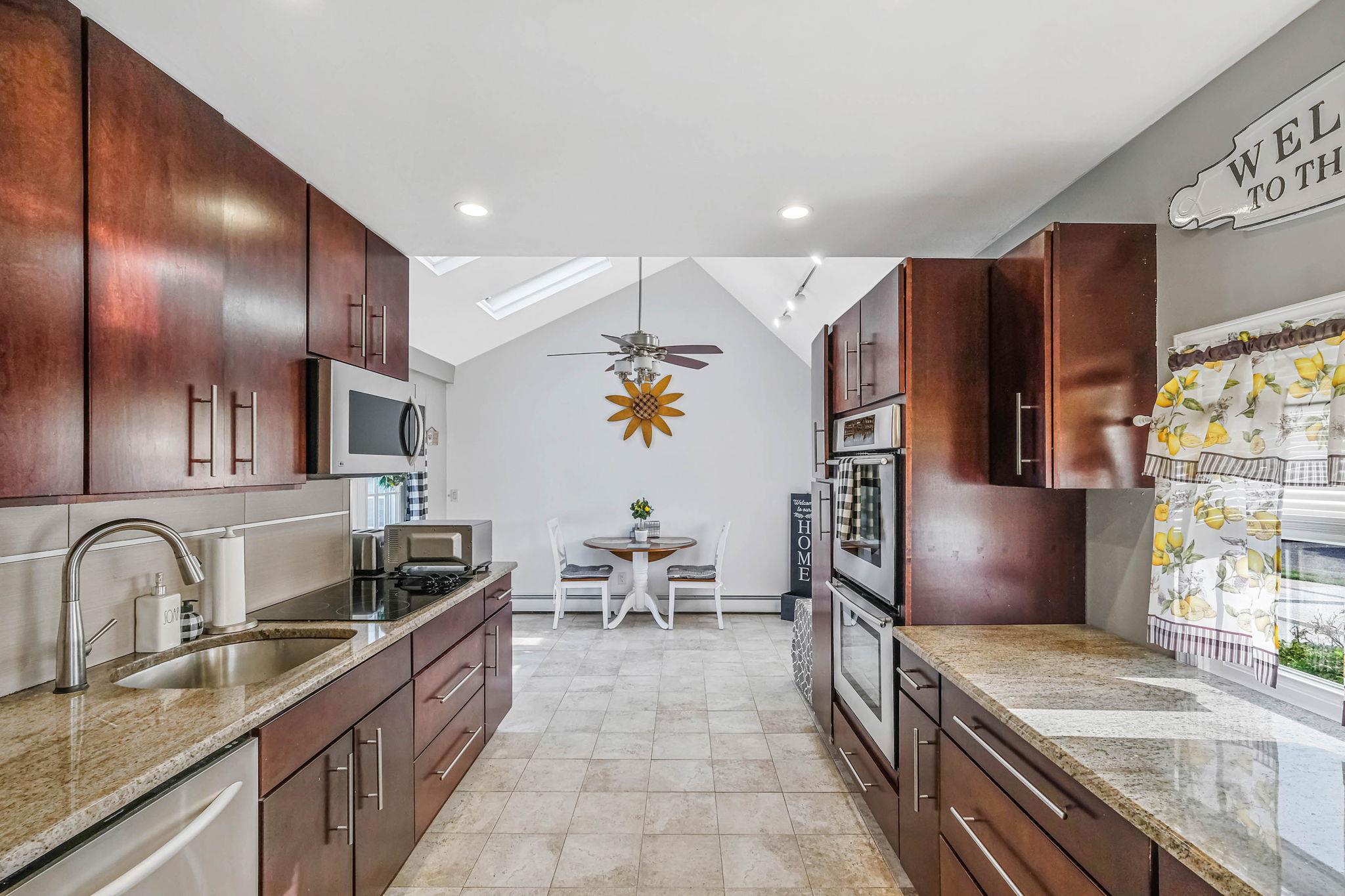 Single Family Oaktree  Nassau County, NY 11756, MLS-862206-12
