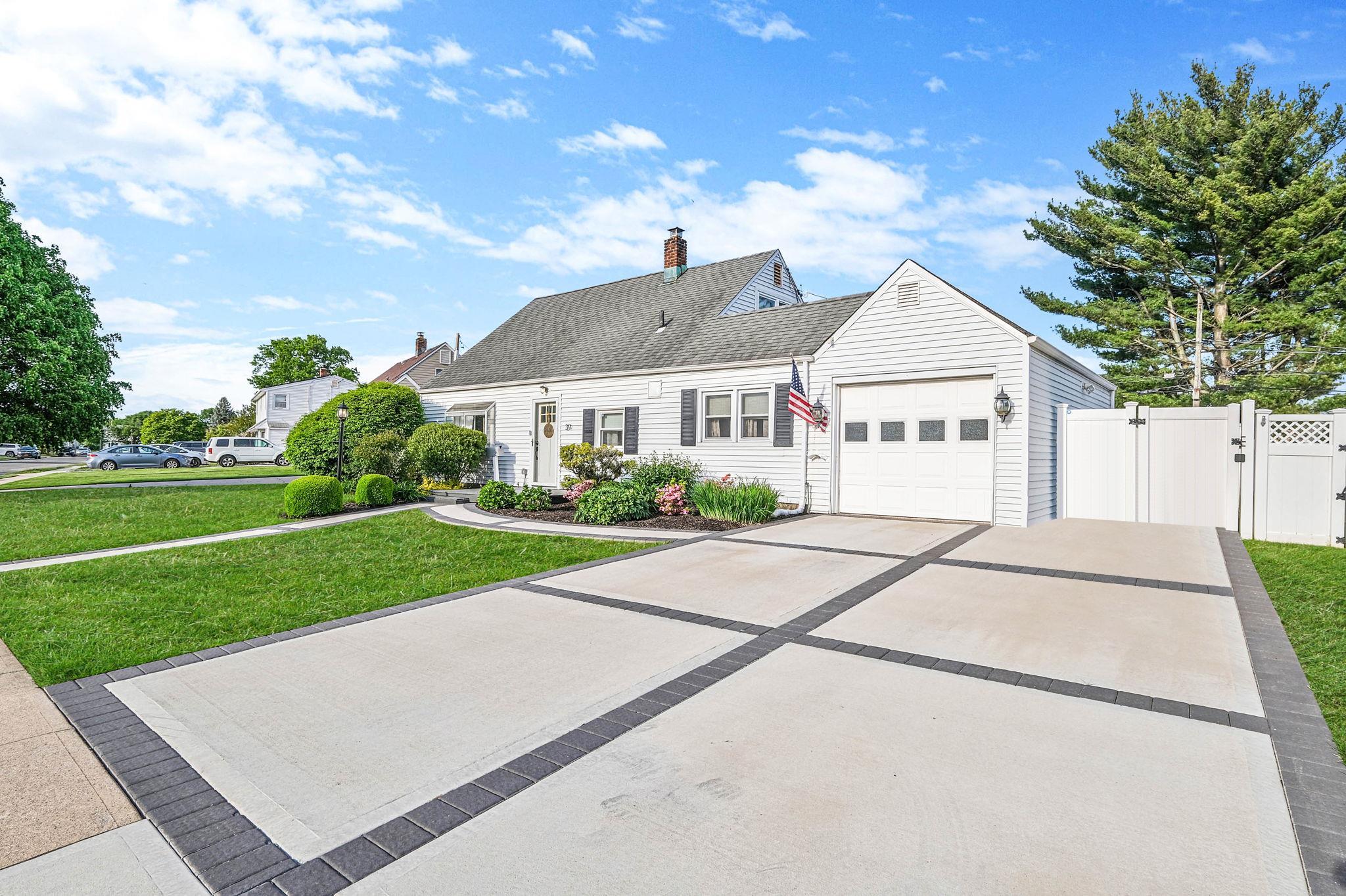 Single Family Oaktree  Nassau County, NY 11756, MLS-862206-2