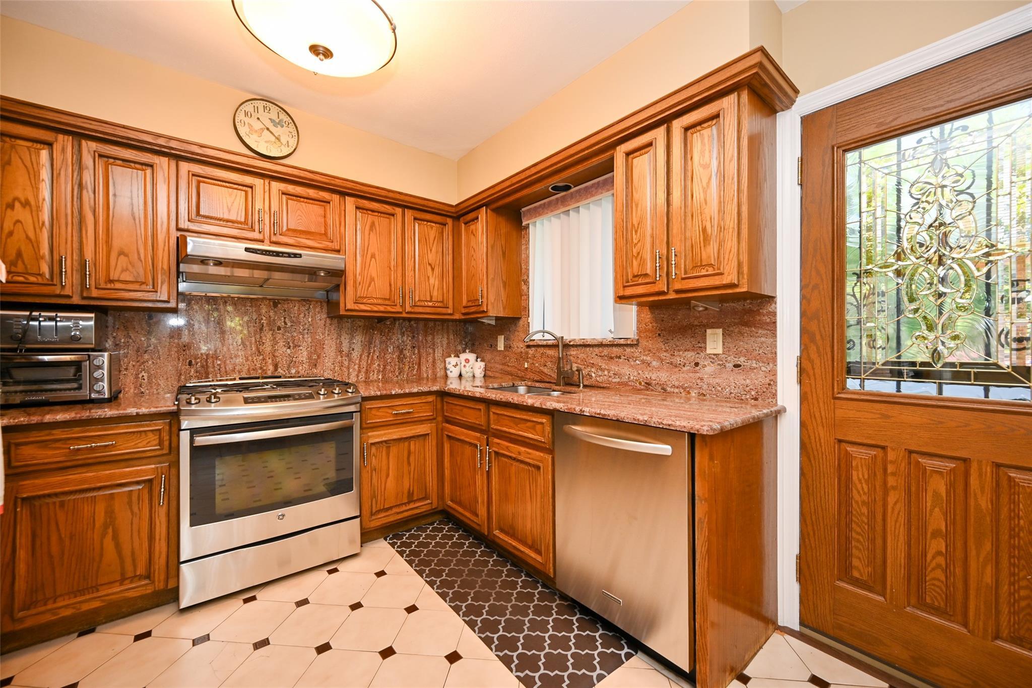 Single Family 166  Queens, NY 11357, MLS-862223-6