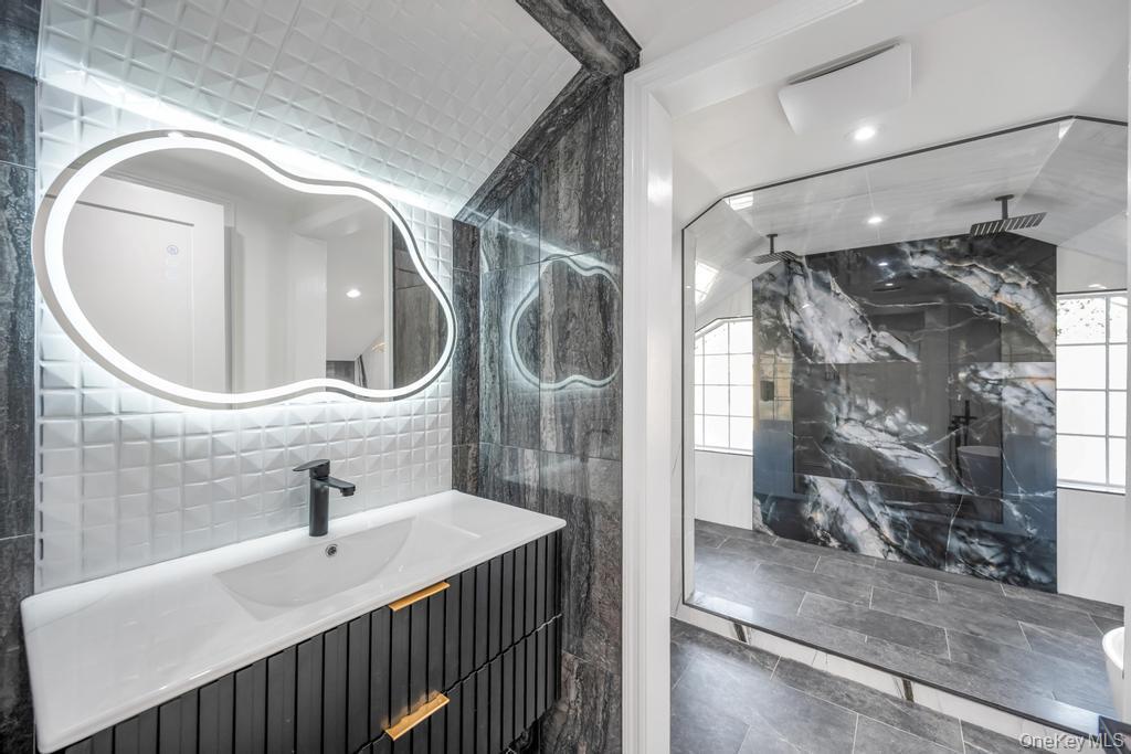 Single Family Superior  Nassau County, NY 11001, MLS-862241-17