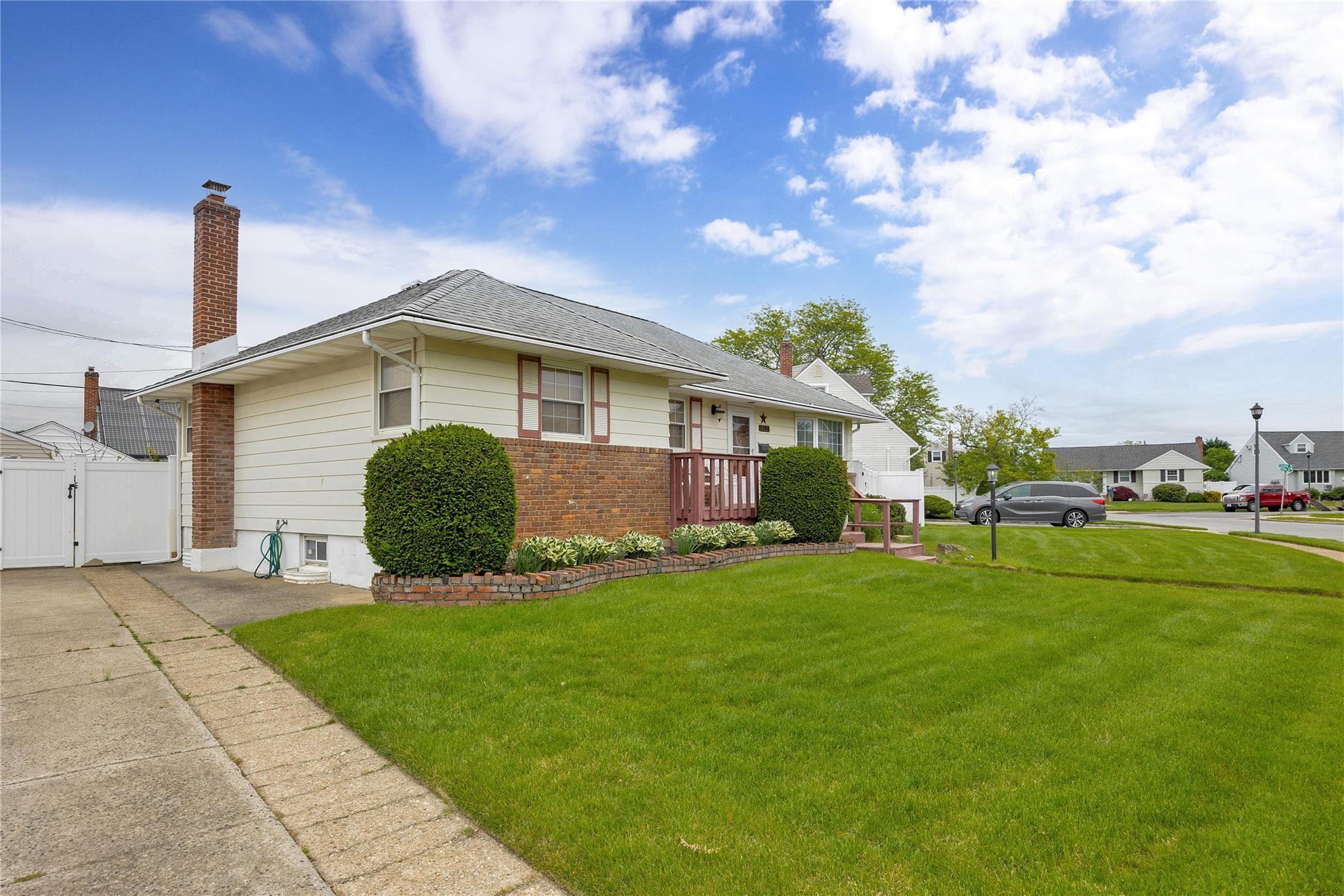 Single Family Colridge  Nassau County, NY 11793, MLS-862246-2