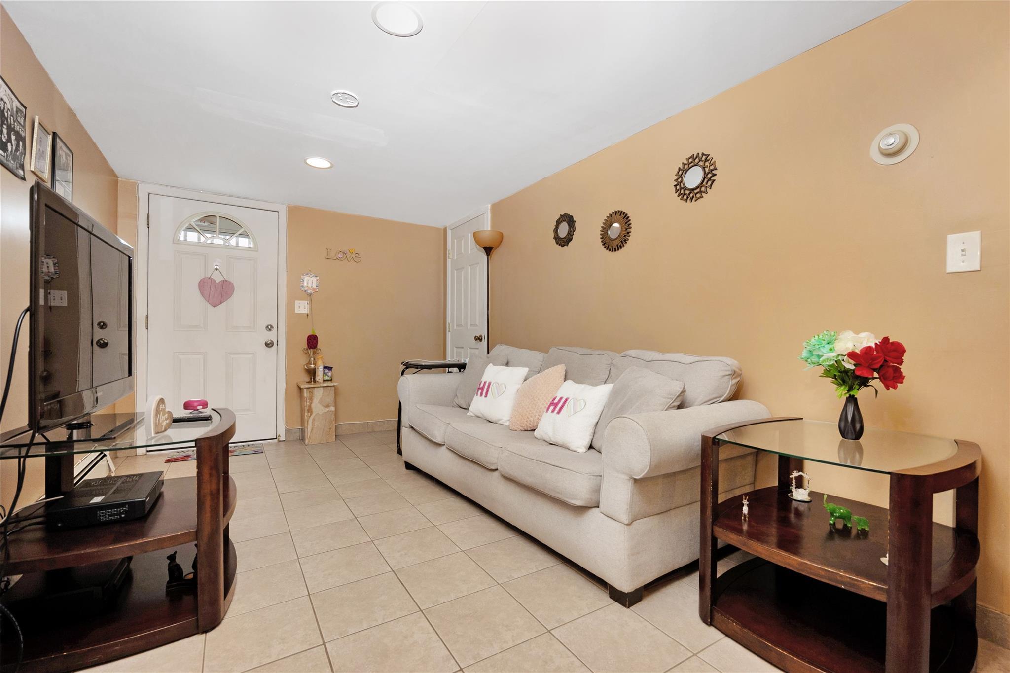 Single Family Colridge  Nassau County, NY 11793, MLS-862246-20