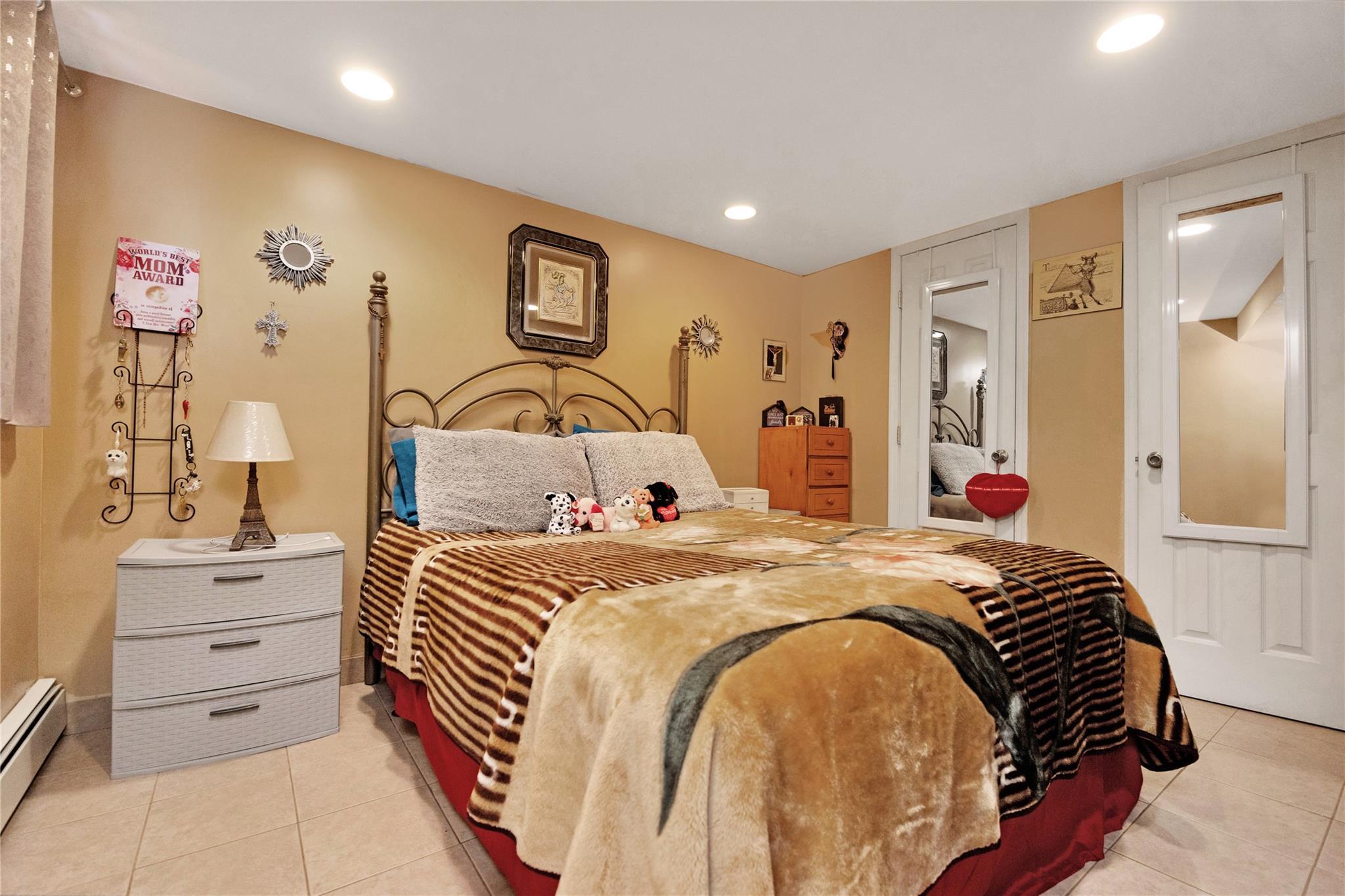 Single Family Colridge  Nassau County, NY 11793, MLS-862246-22