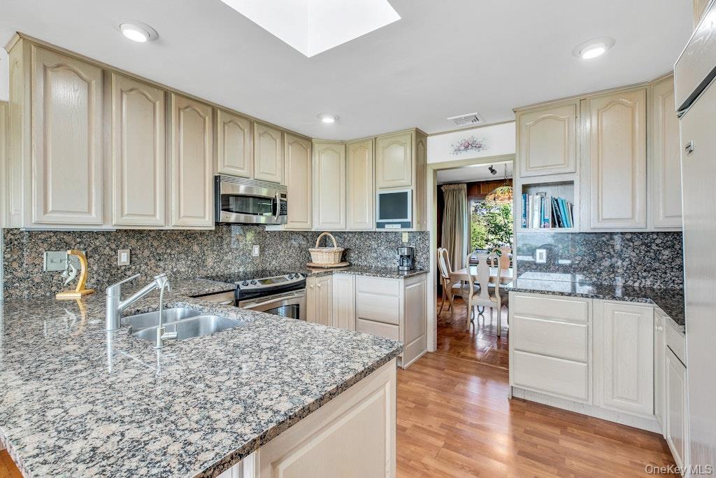 Single Family Sound Suffolk County, NY 11944, MLS-862263-25