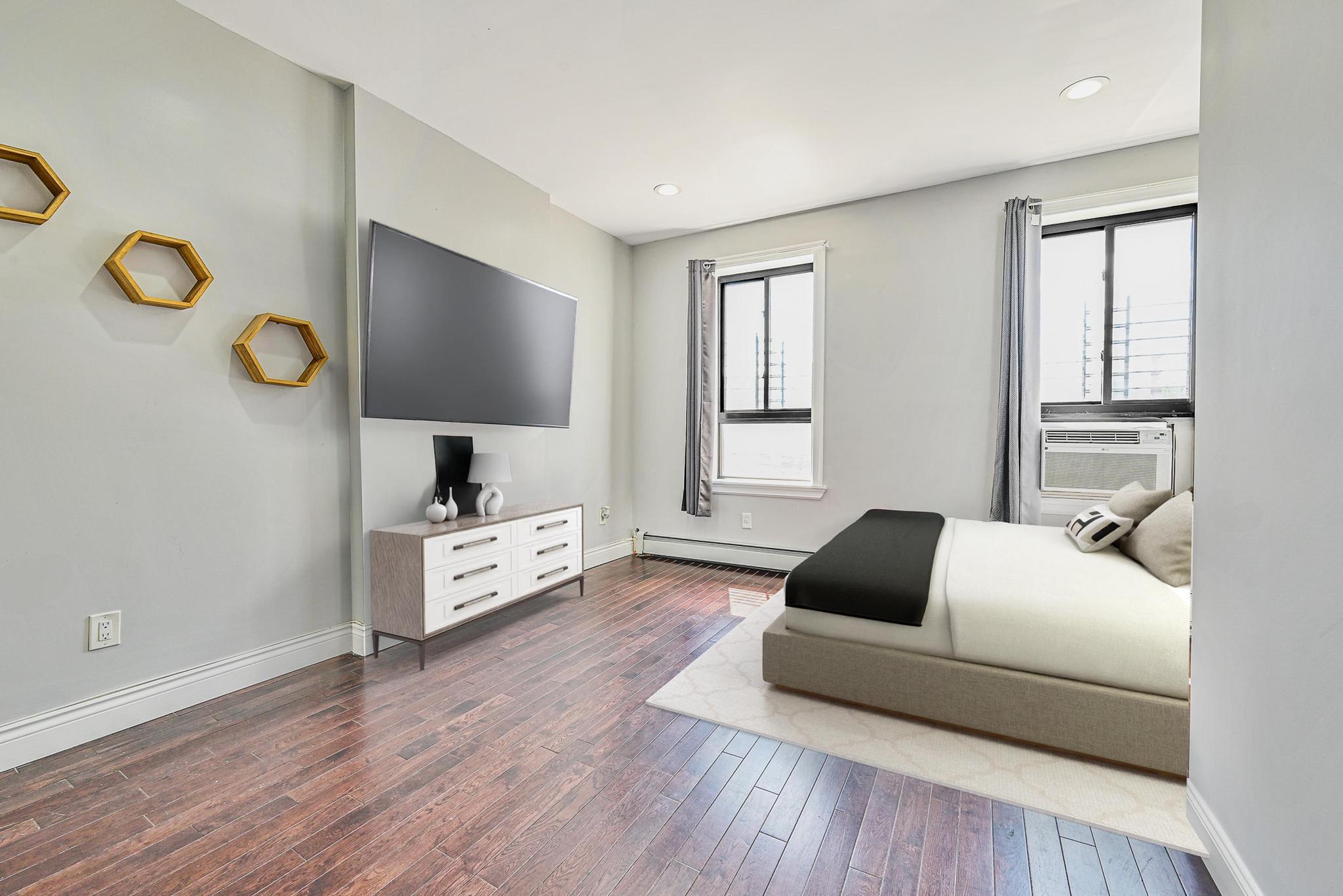 Single Family 35th  Queens, NY 11101, MLS-862269-12