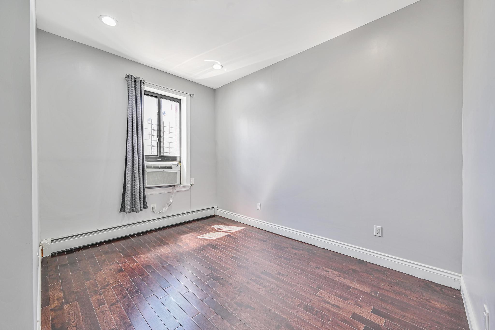 Single Family 35th  Queens, NY 11101, MLS-862269-17