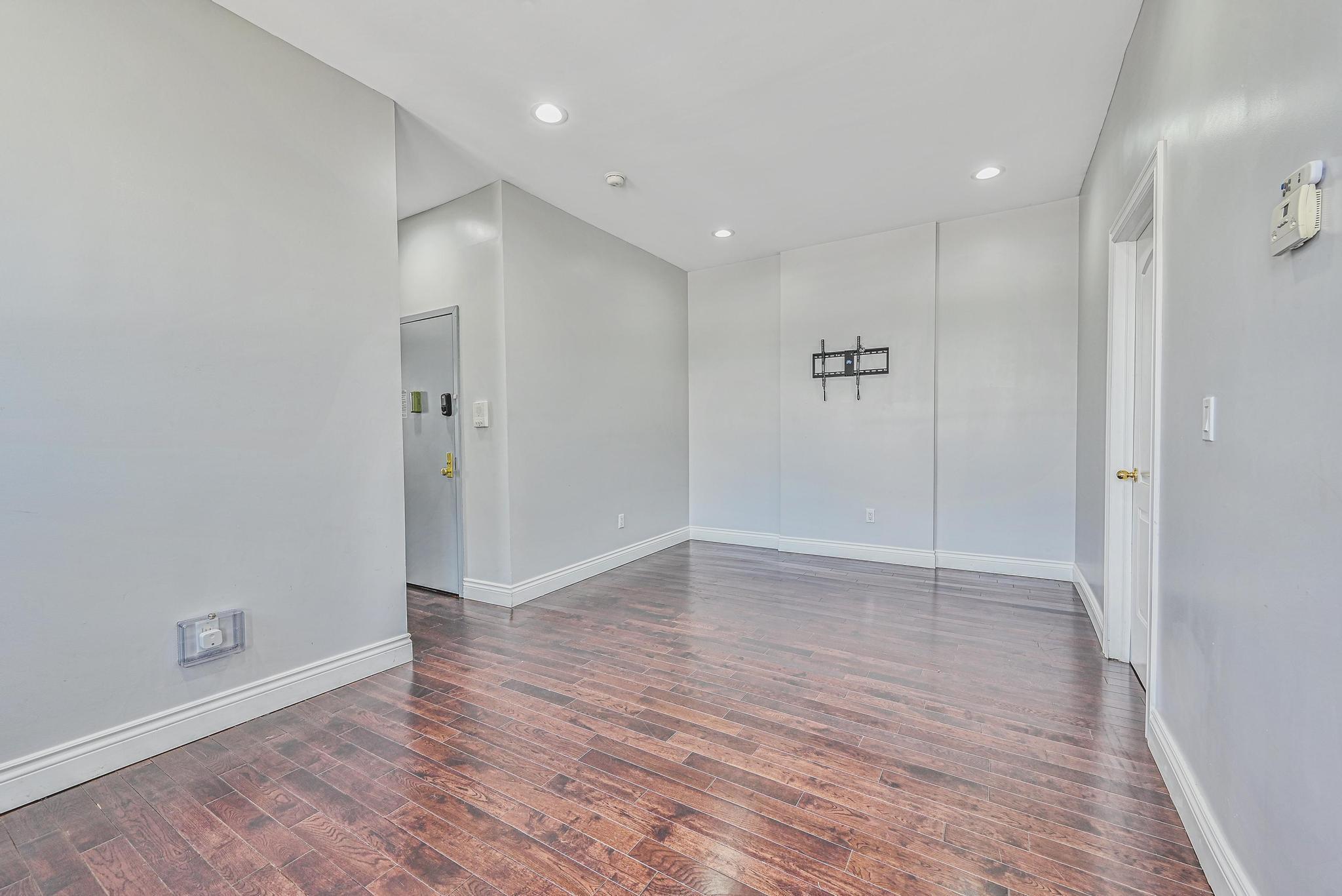 Single Family 35th  Queens, NY 11101, MLS-862269-19