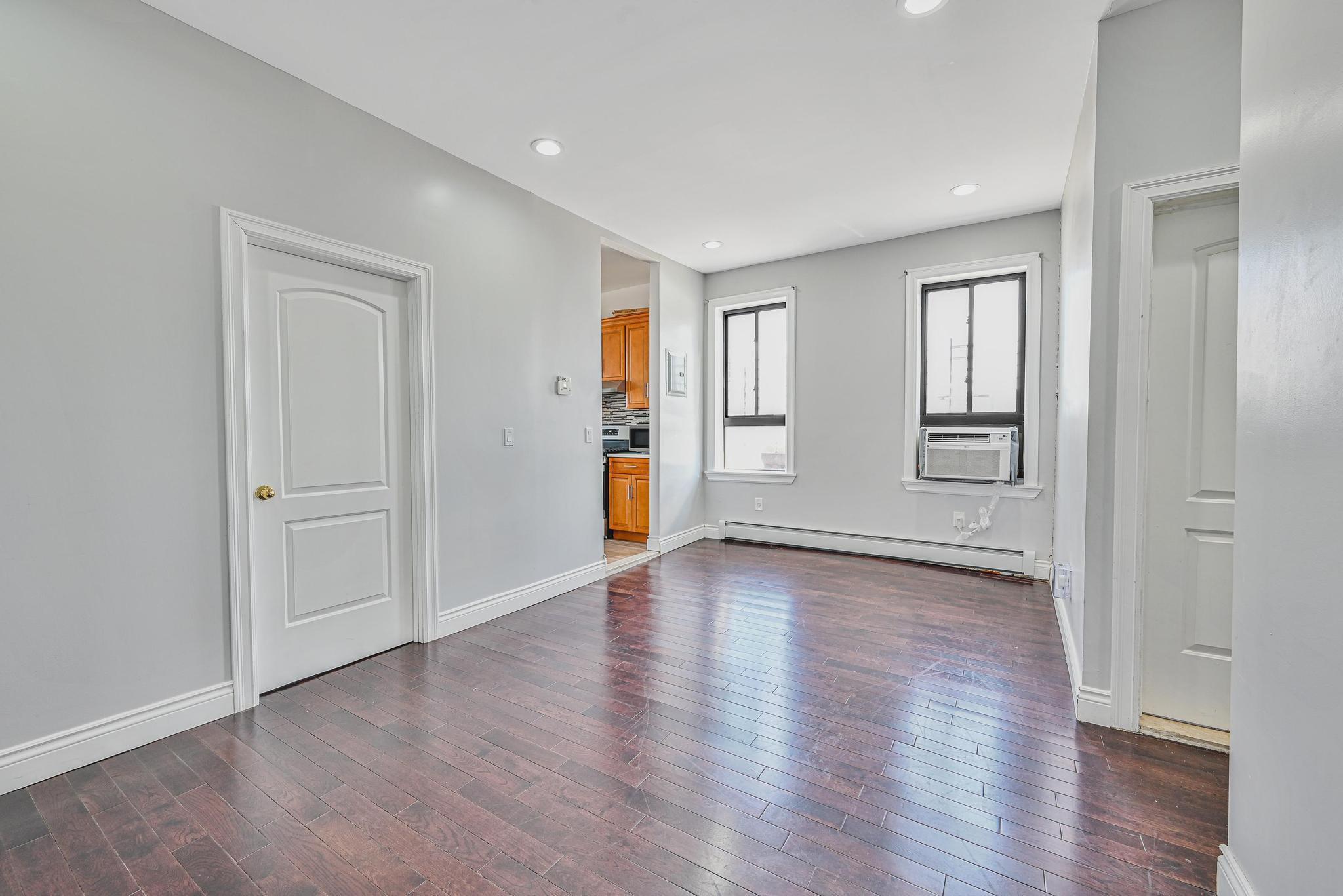 Single Family 35th  Queens, NY 11101, MLS-862269-25