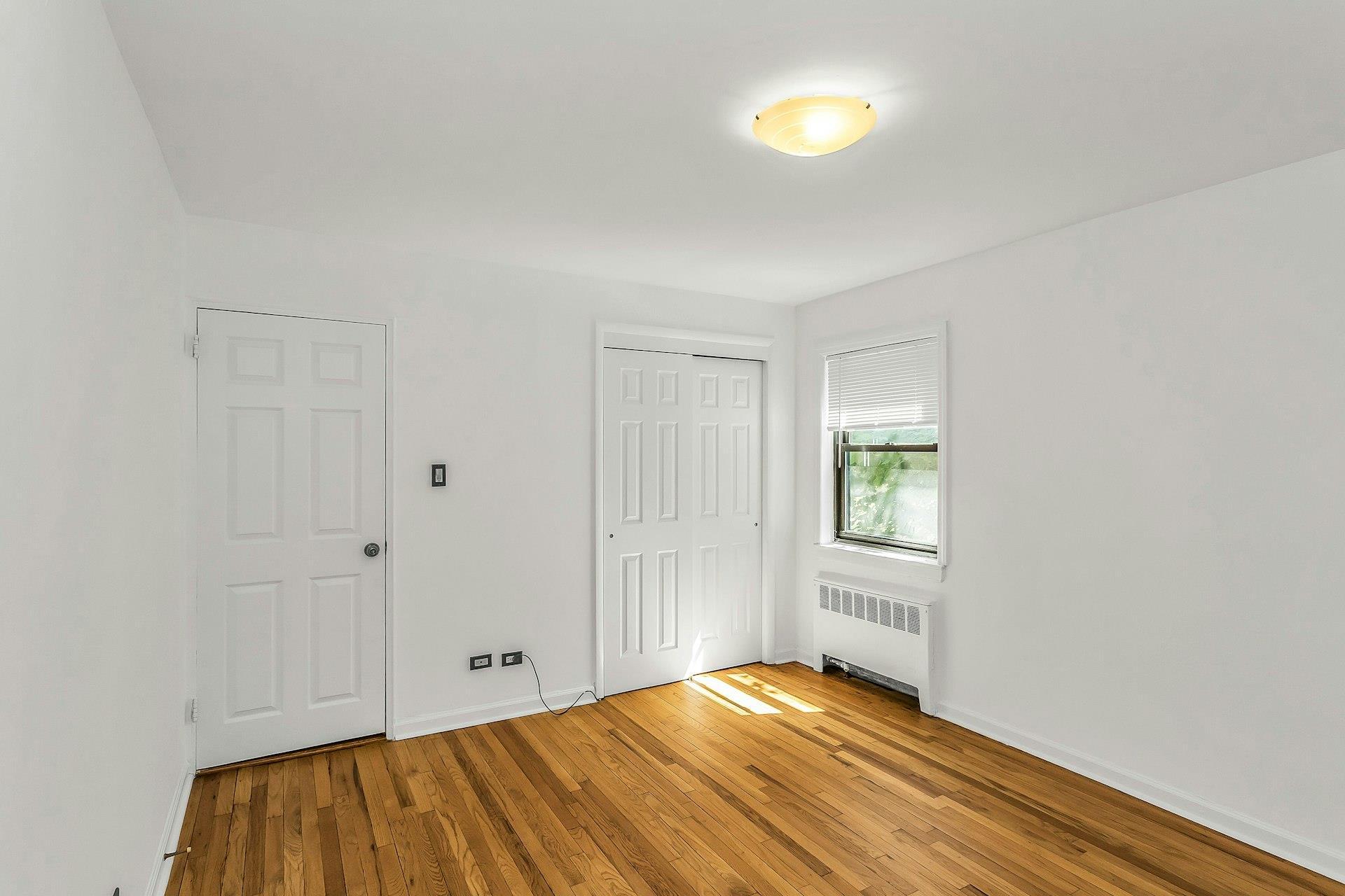 Coop 75th Ave  Queens, NY 11364, MLS-862275-10