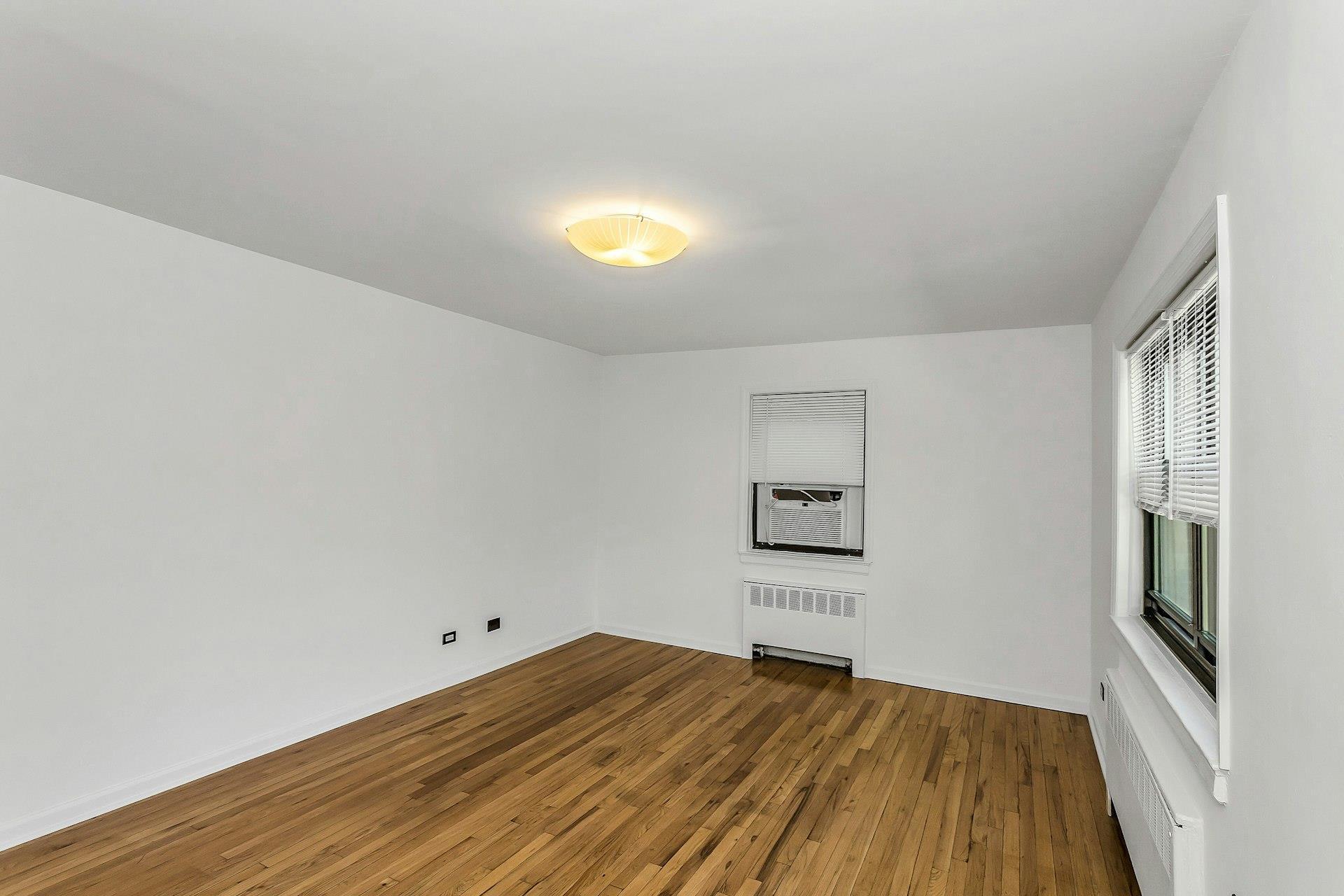 Coop 75th Ave  Queens, NY 11364, MLS-862275-12