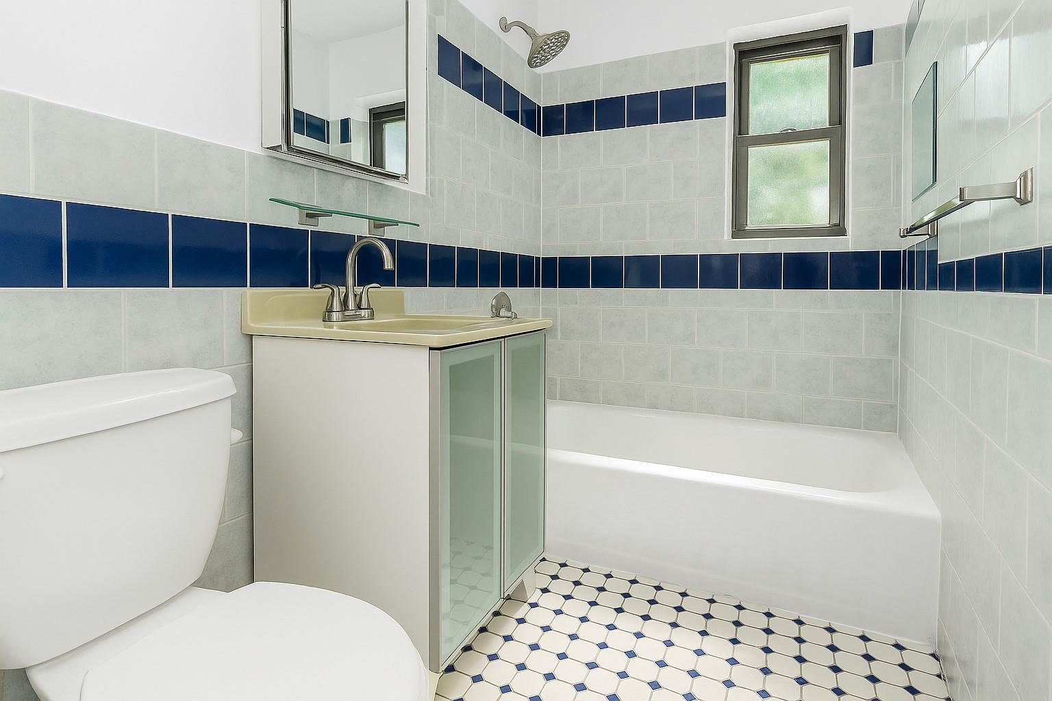 Coop 75th Ave  Queens, NY 11364, MLS-862275-15