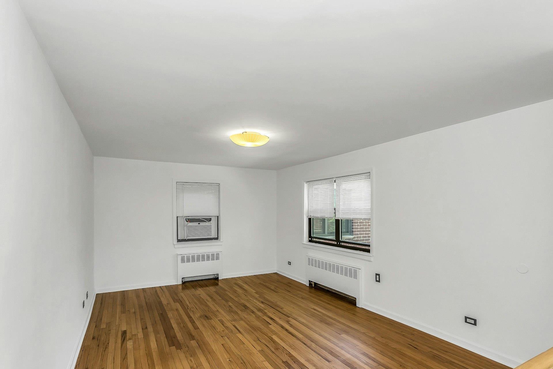 Coop 75th Ave  Queens, NY 11364, MLS-862275-3