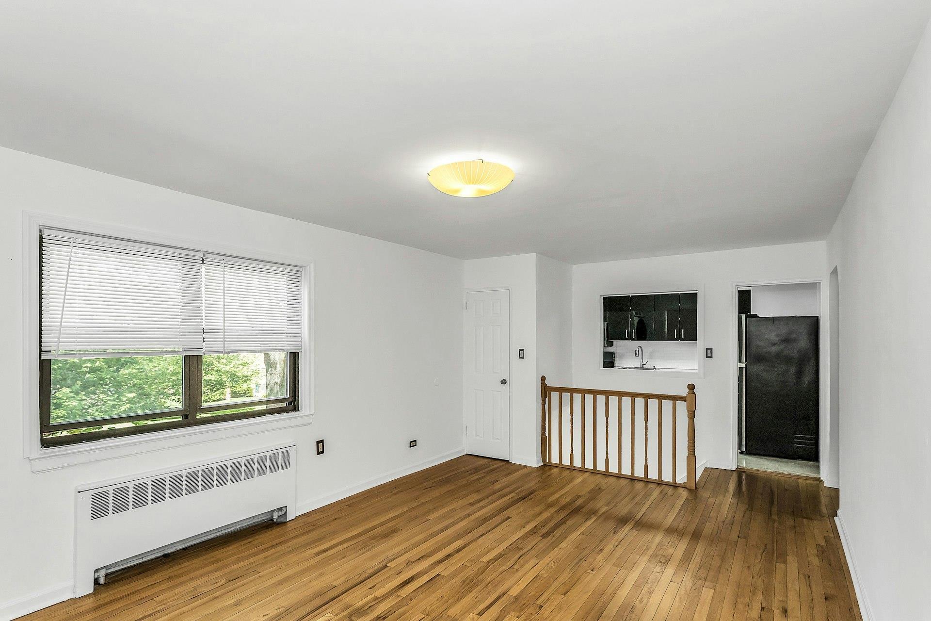 Coop 75th Ave  Queens, NY 11364, MLS-862275-4