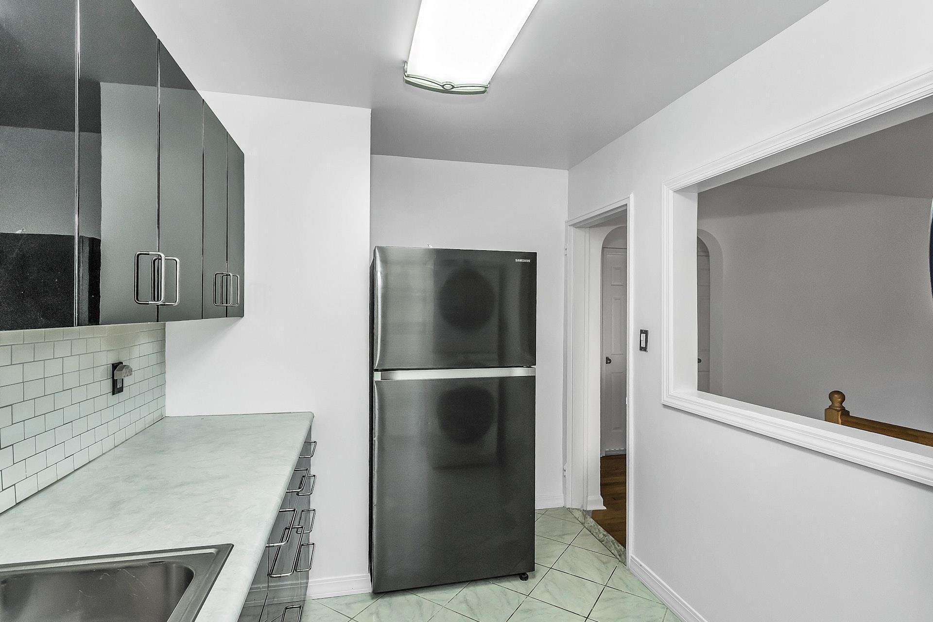Coop 75th Ave  Queens, NY 11364, MLS-862275-7