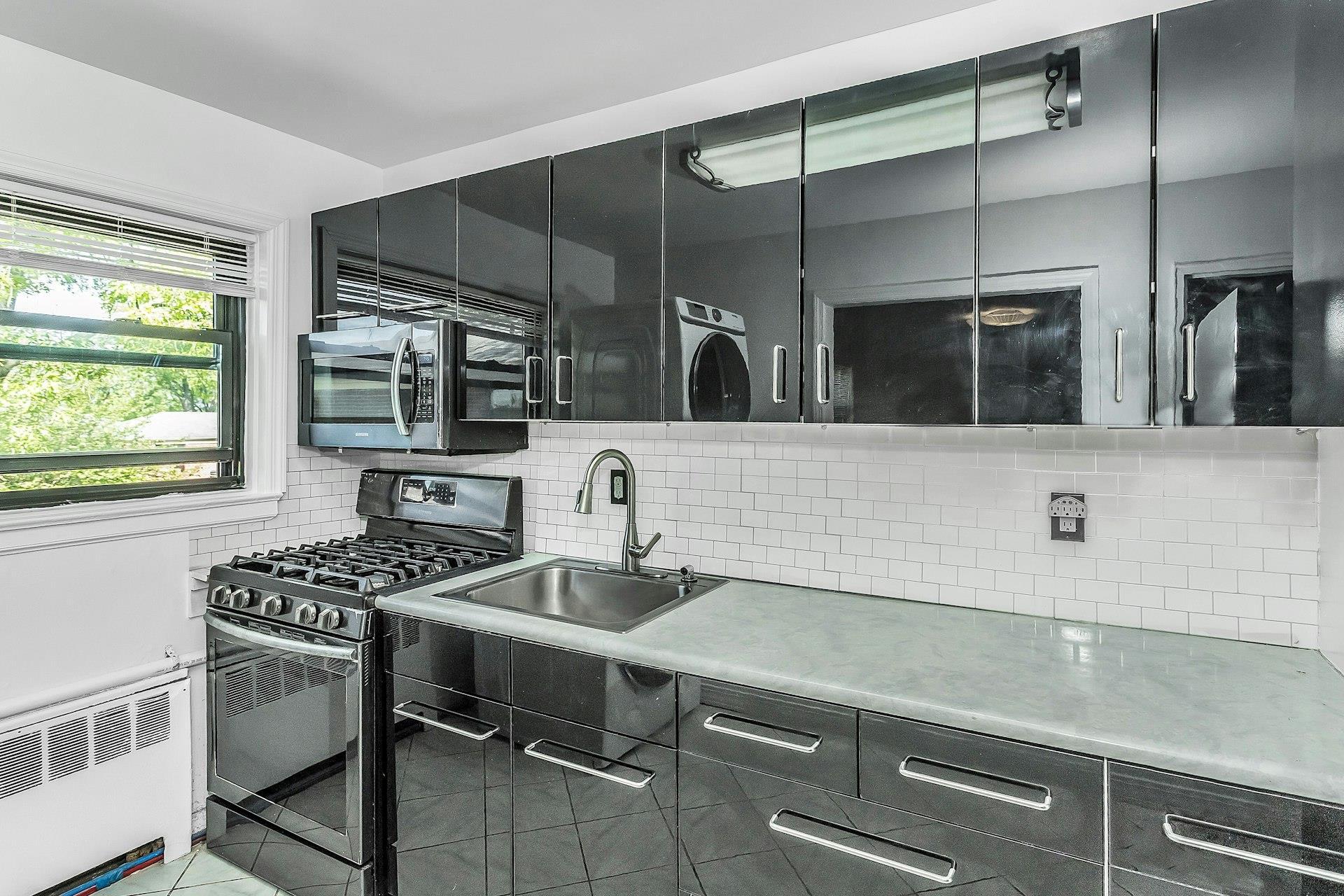 Coop 75th Ave  Queens, NY 11364, MLS-862275-8