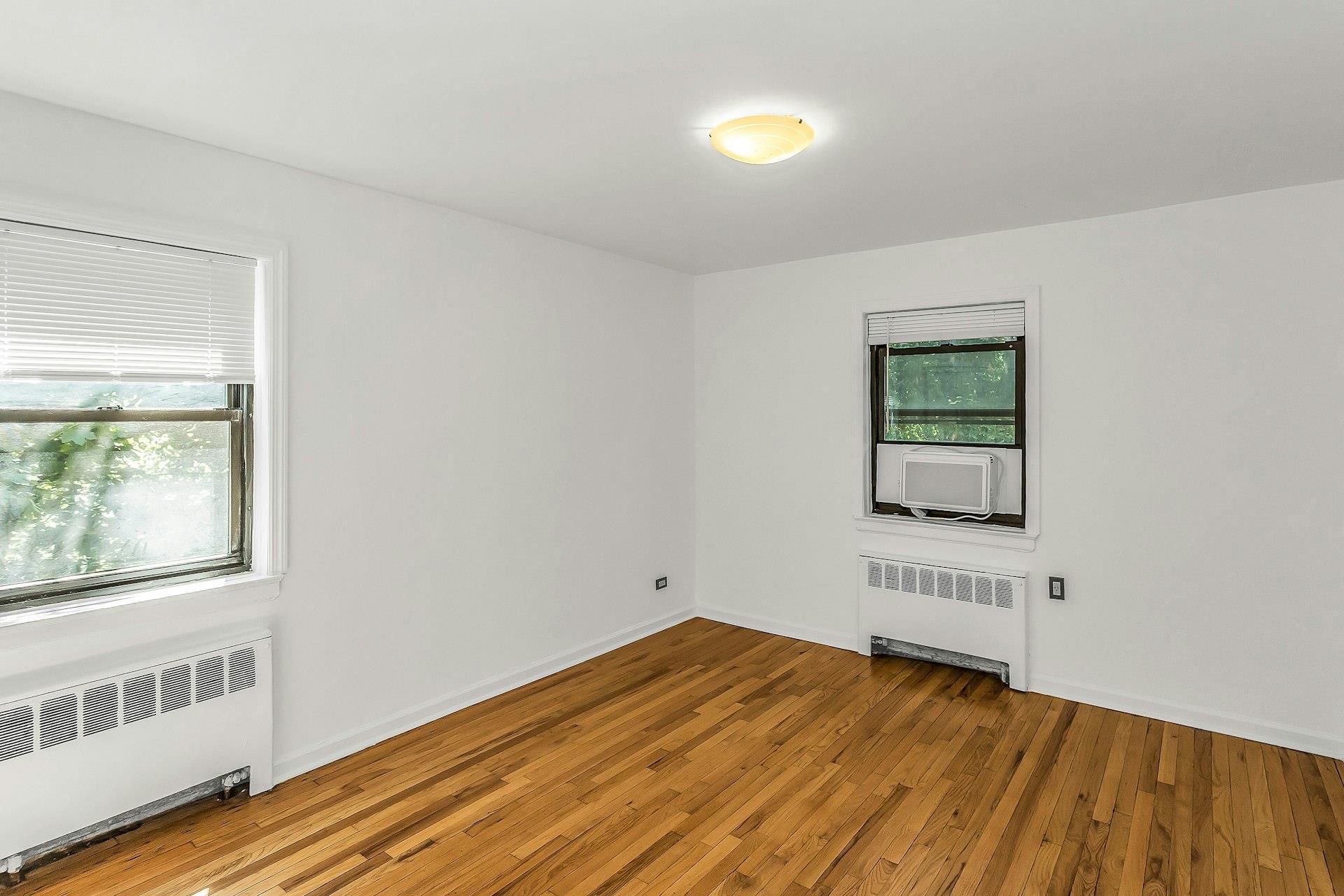 Coop 75th Ave  Queens, NY 11364, MLS-862275-9