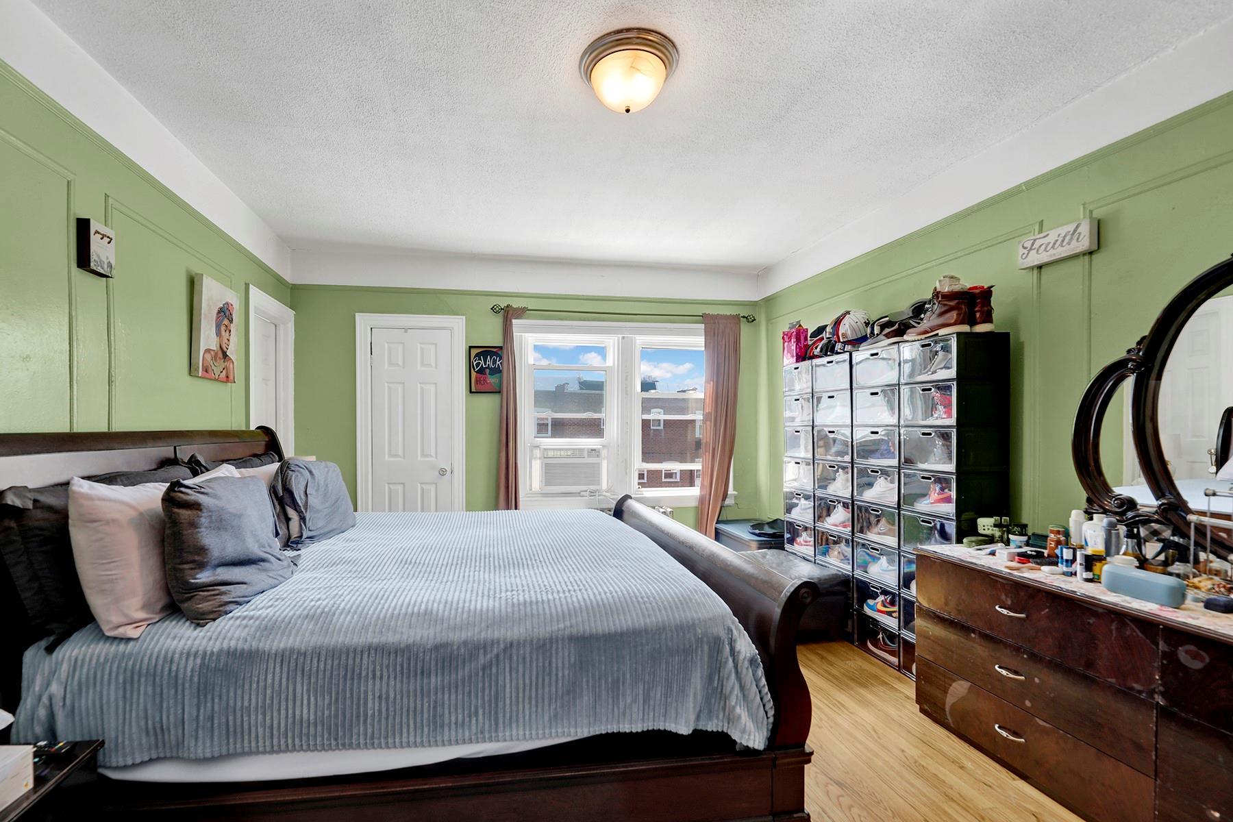 Single Family Troutville  Queens, NY 11434, MLS-862281-18