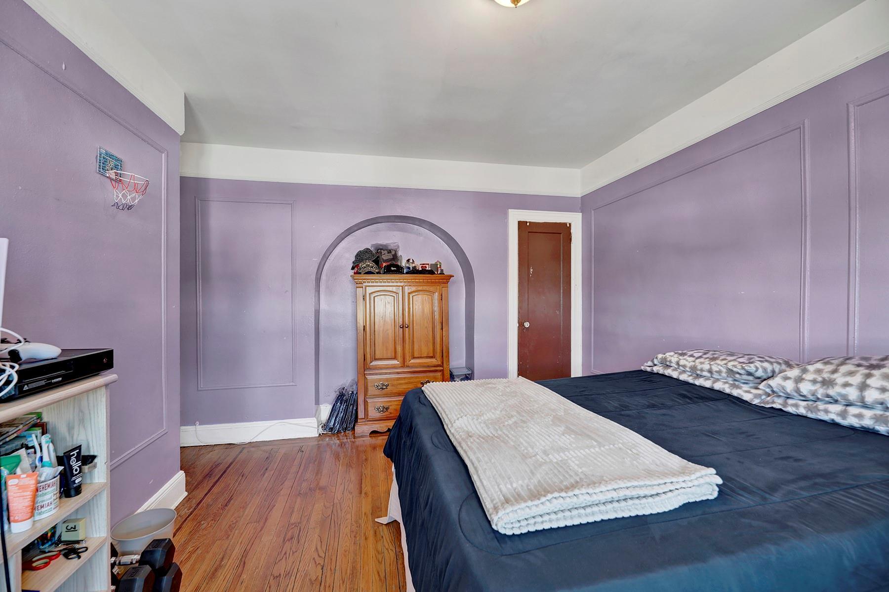 Single Family Troutville  Queens, NY 11434, MLS-862281-21