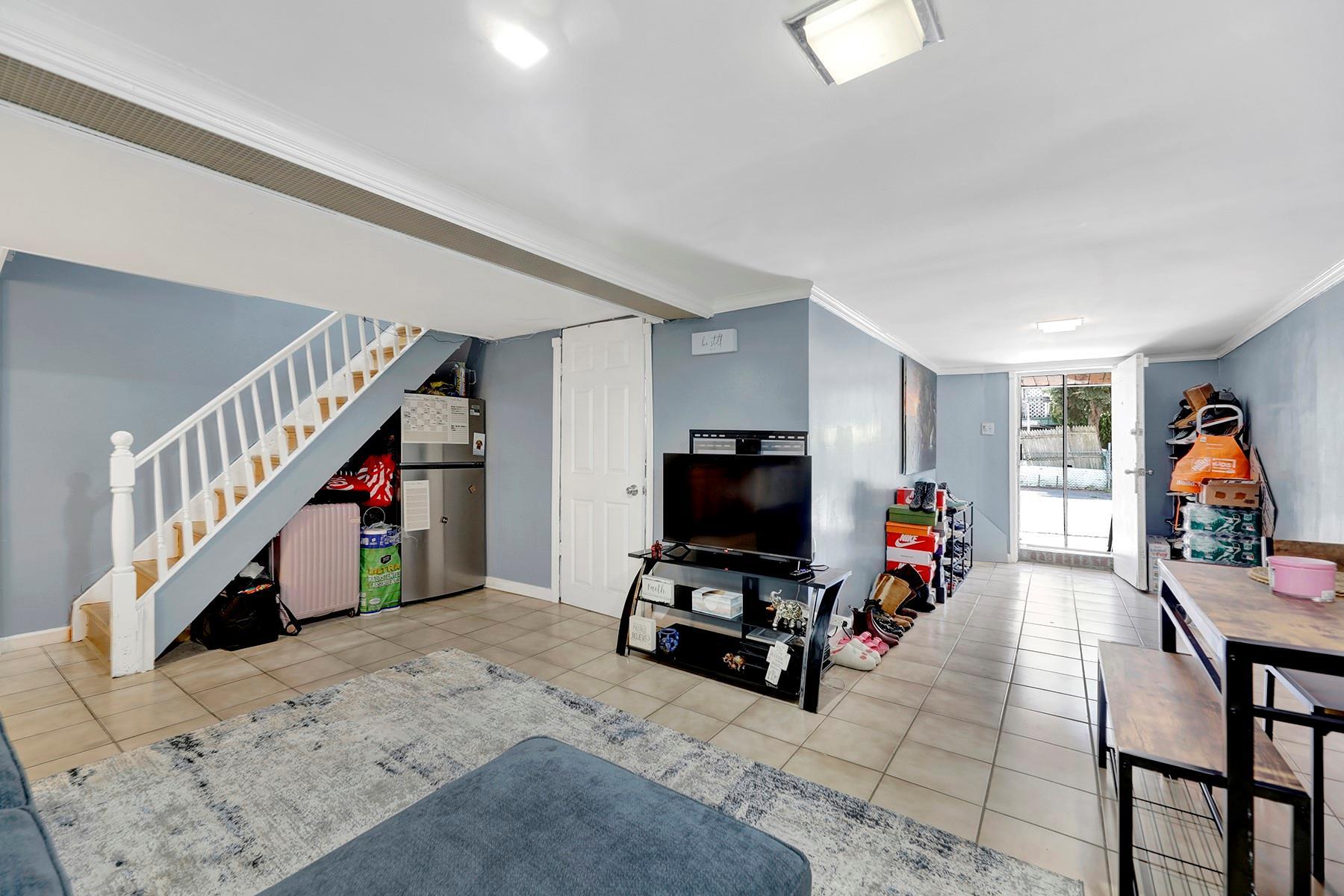 Single Family Troutville  Queens, NY 11434, MLS-862281-22