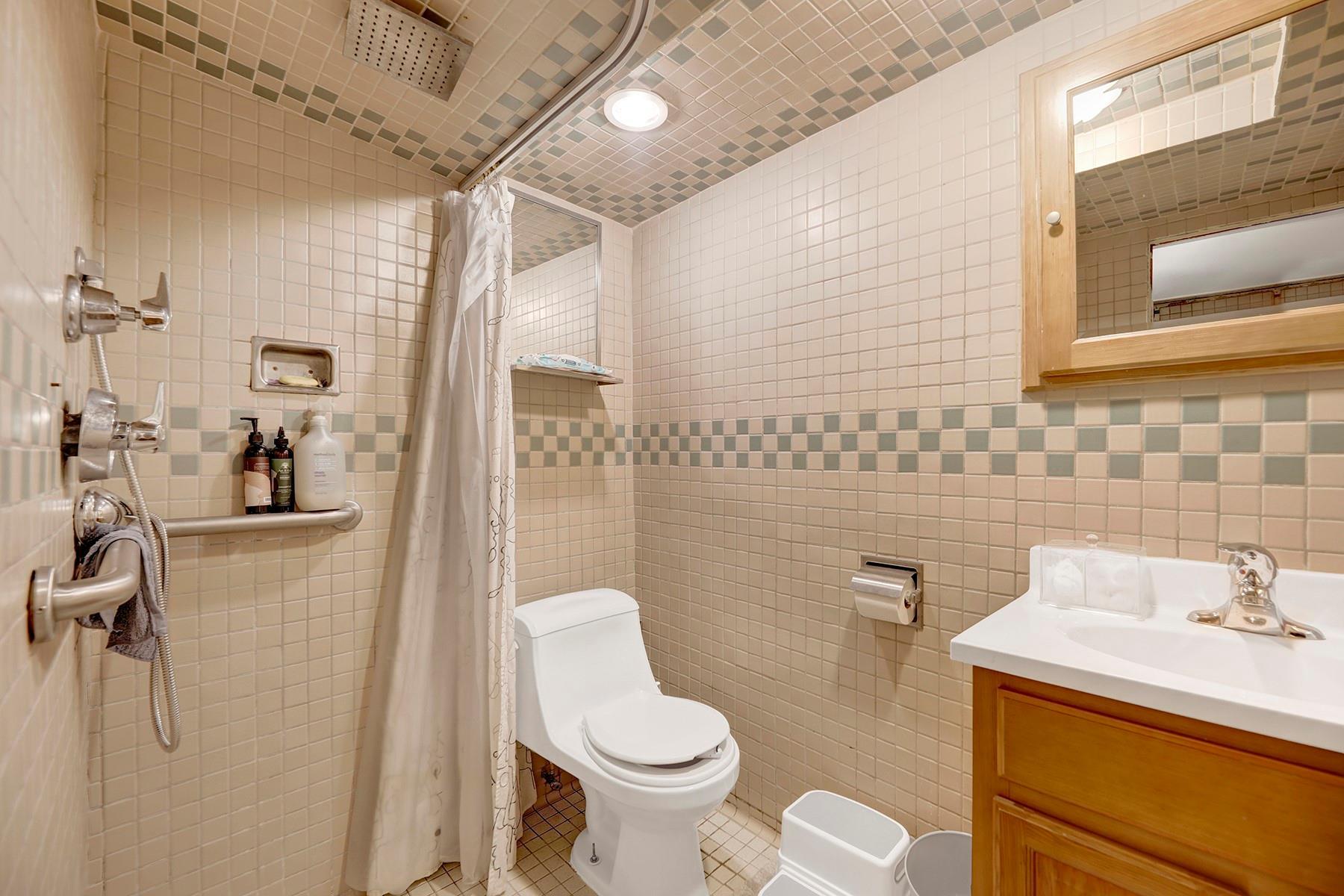 Single Family Troutville  Queens, NY 11434, MLS-862281-25