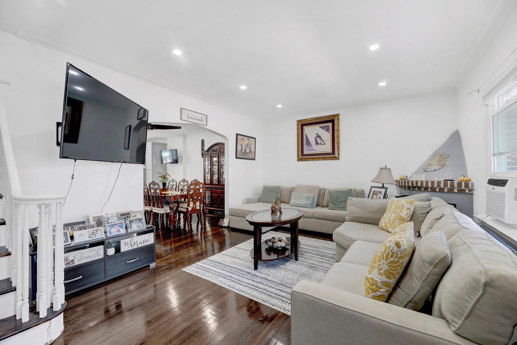 Single Family Troutville  Queens, NY 11434, MLS-862281-3