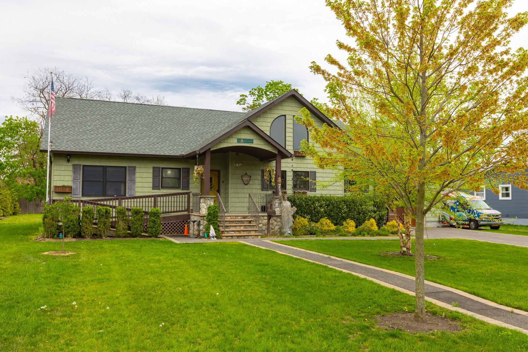 Single Family Potter  Suffolk County, NY 11706, MLS-862314-2