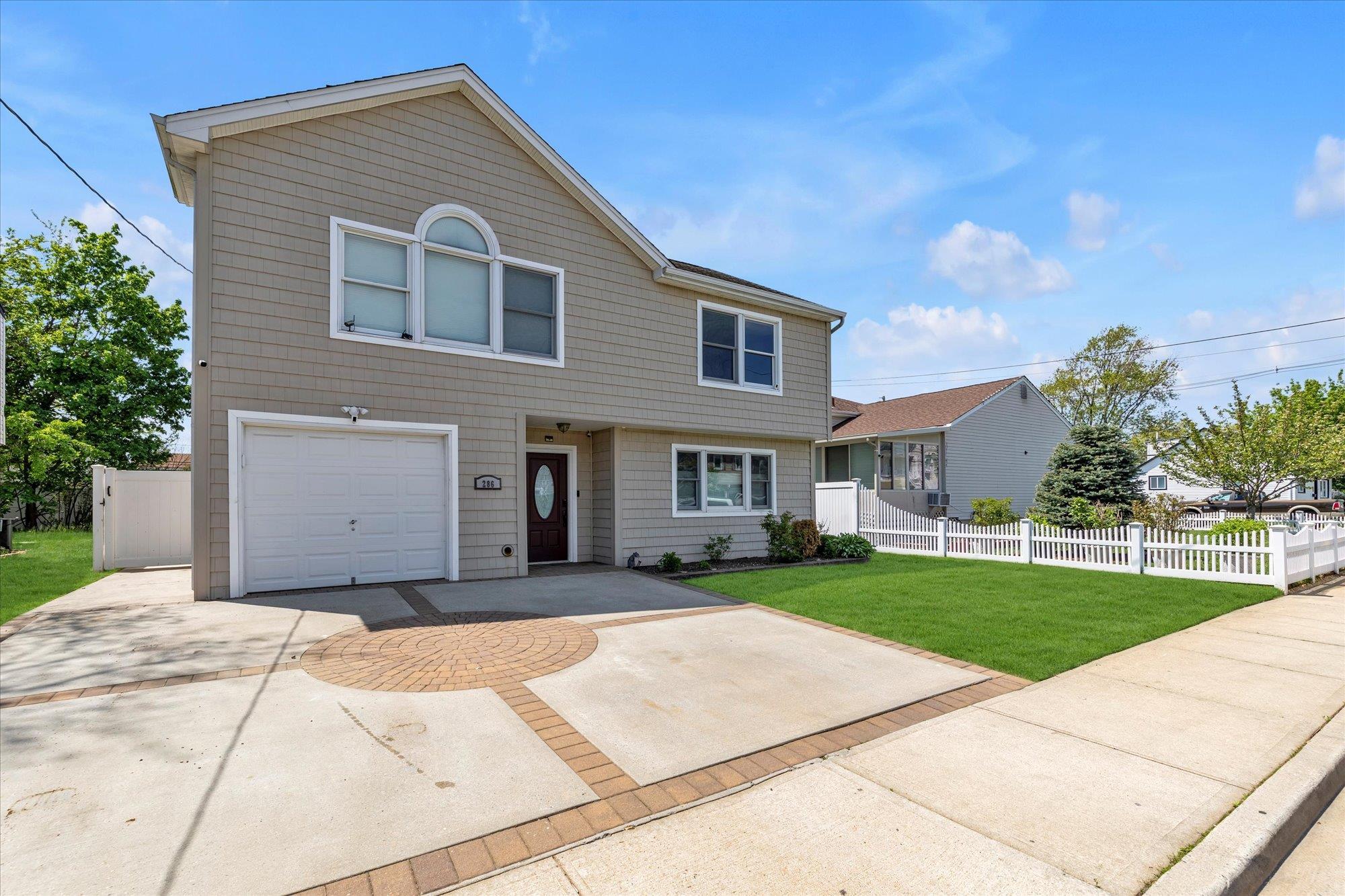 Single Family Westside  Nassau County, NY 11520, MLS-862316-21