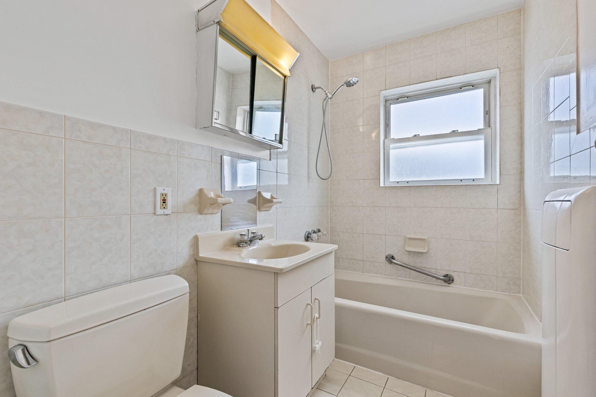 Single Family Tomlinson  Bronx, NY 10461, MLS-862329-12