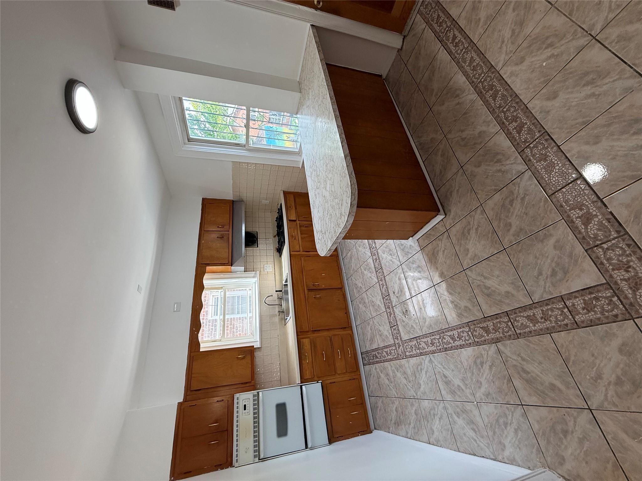 Single Family Hill  Bronx, NY 10466, MLS-862370-8