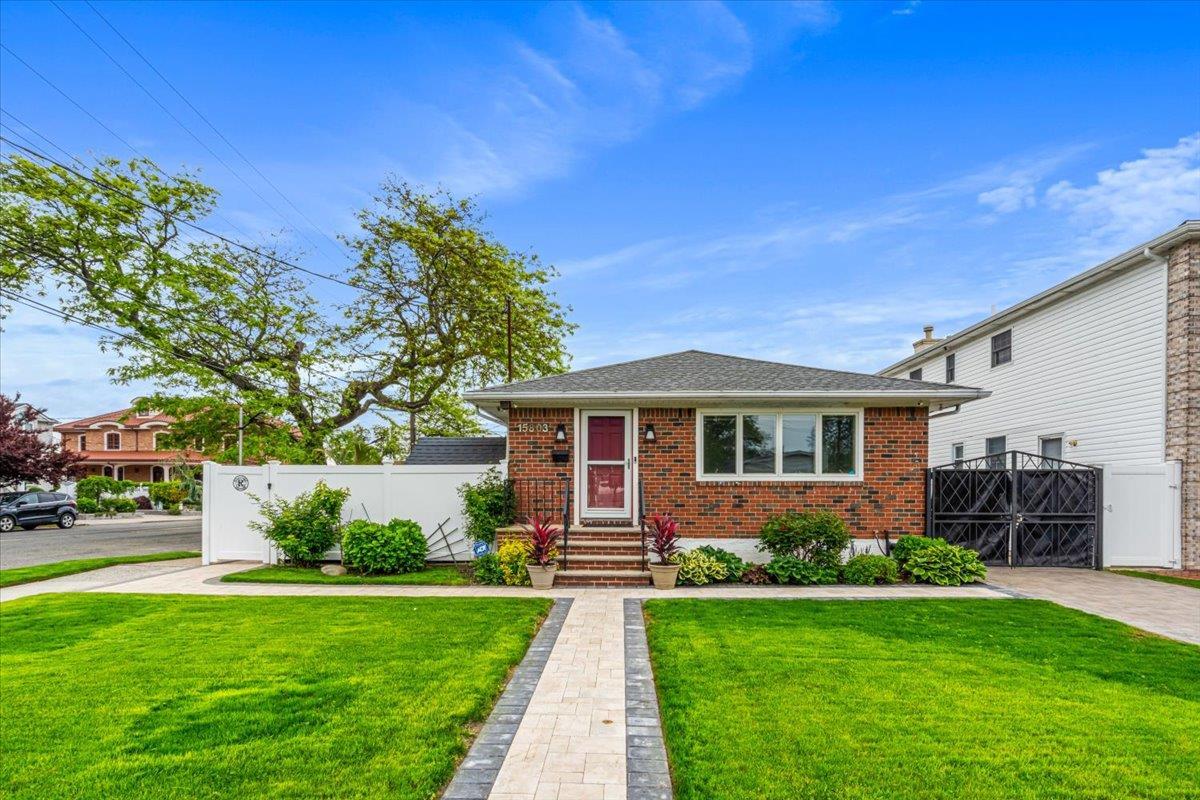 Single Family 80th Street  Queens, NY 11414, MLS-862381-29