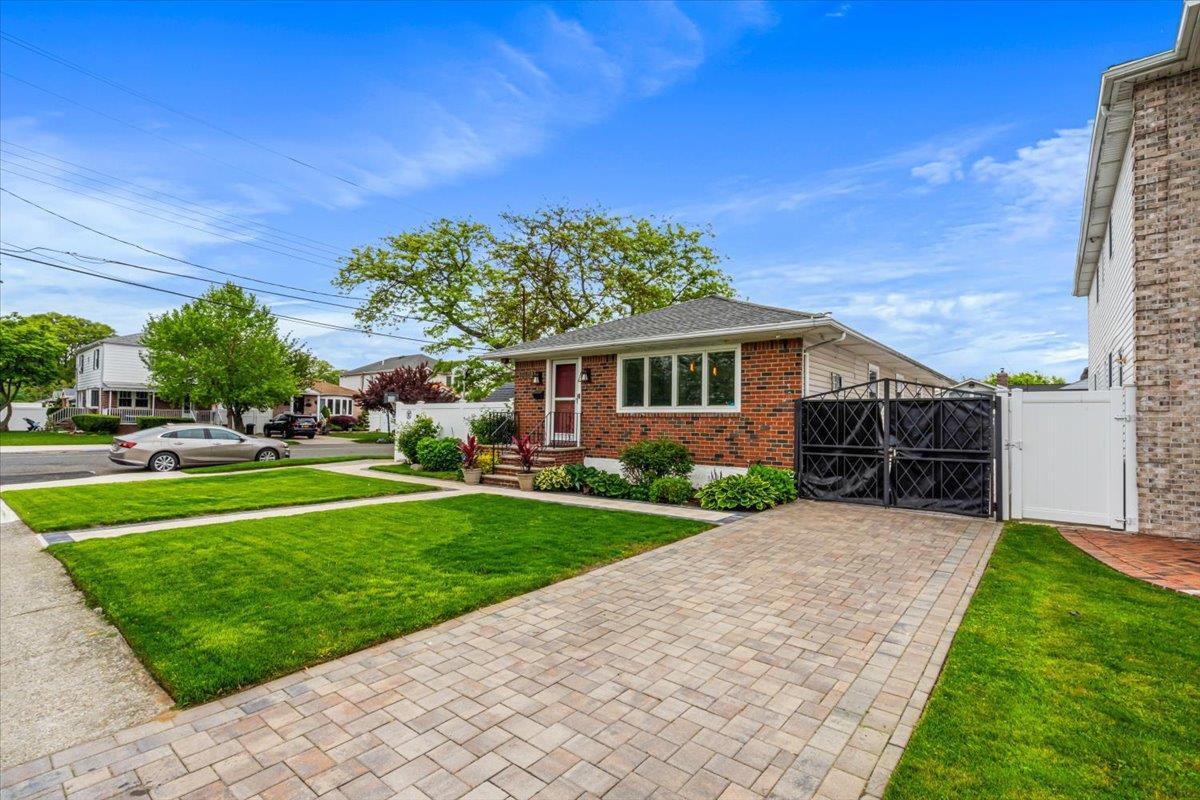 Single Family 80th Street  Queens, NY 11414, MLS-862381-30